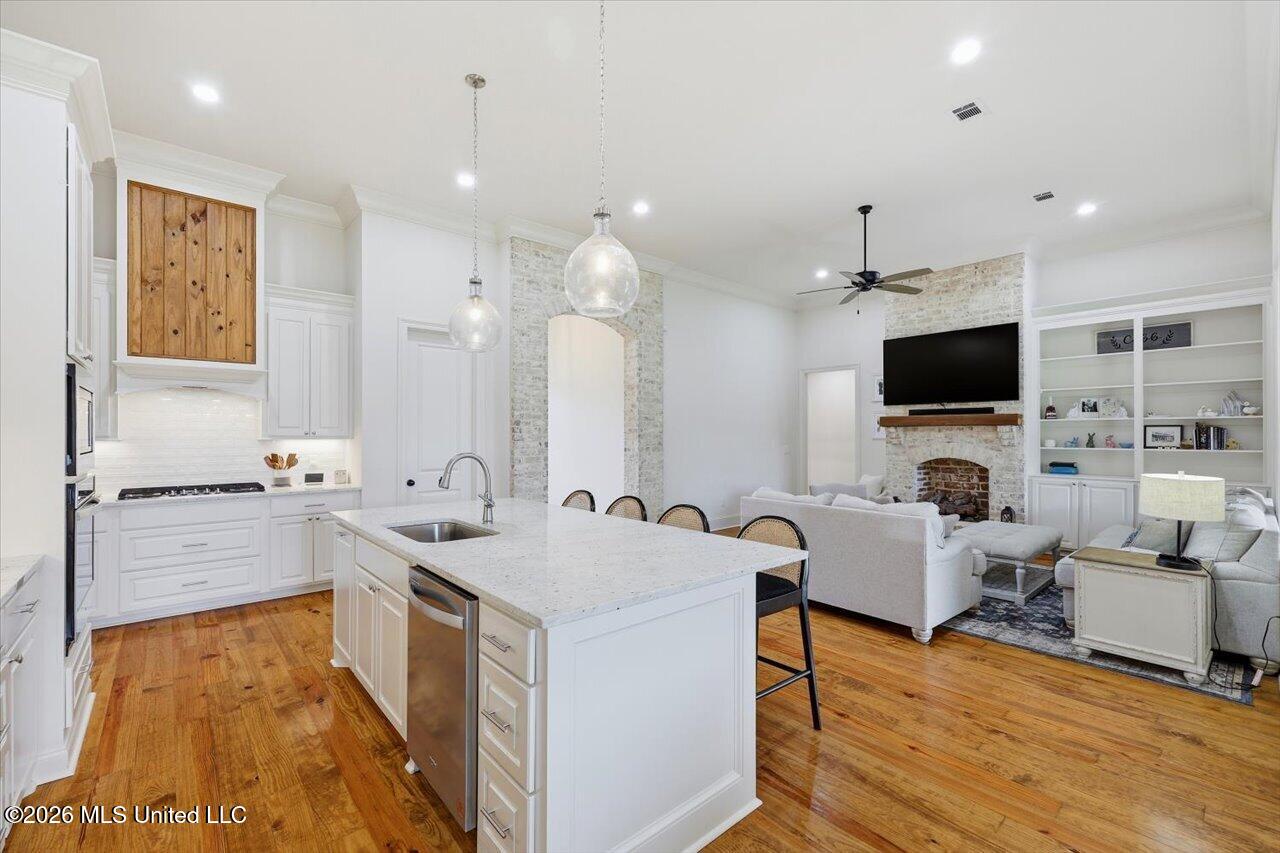 229 Reservoir Way Property Photo 15