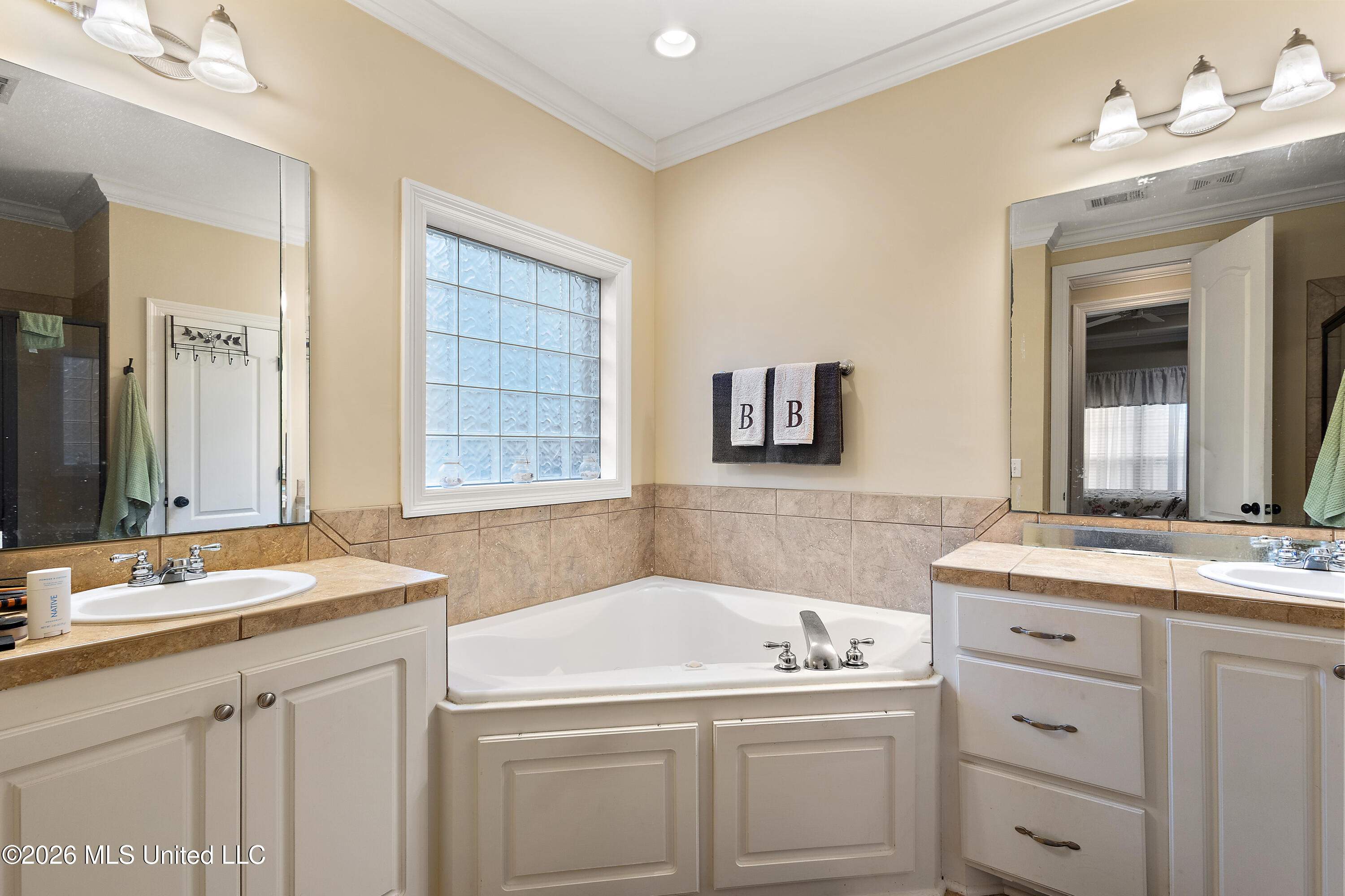 454 Pinebrook Circle Property Photo 10