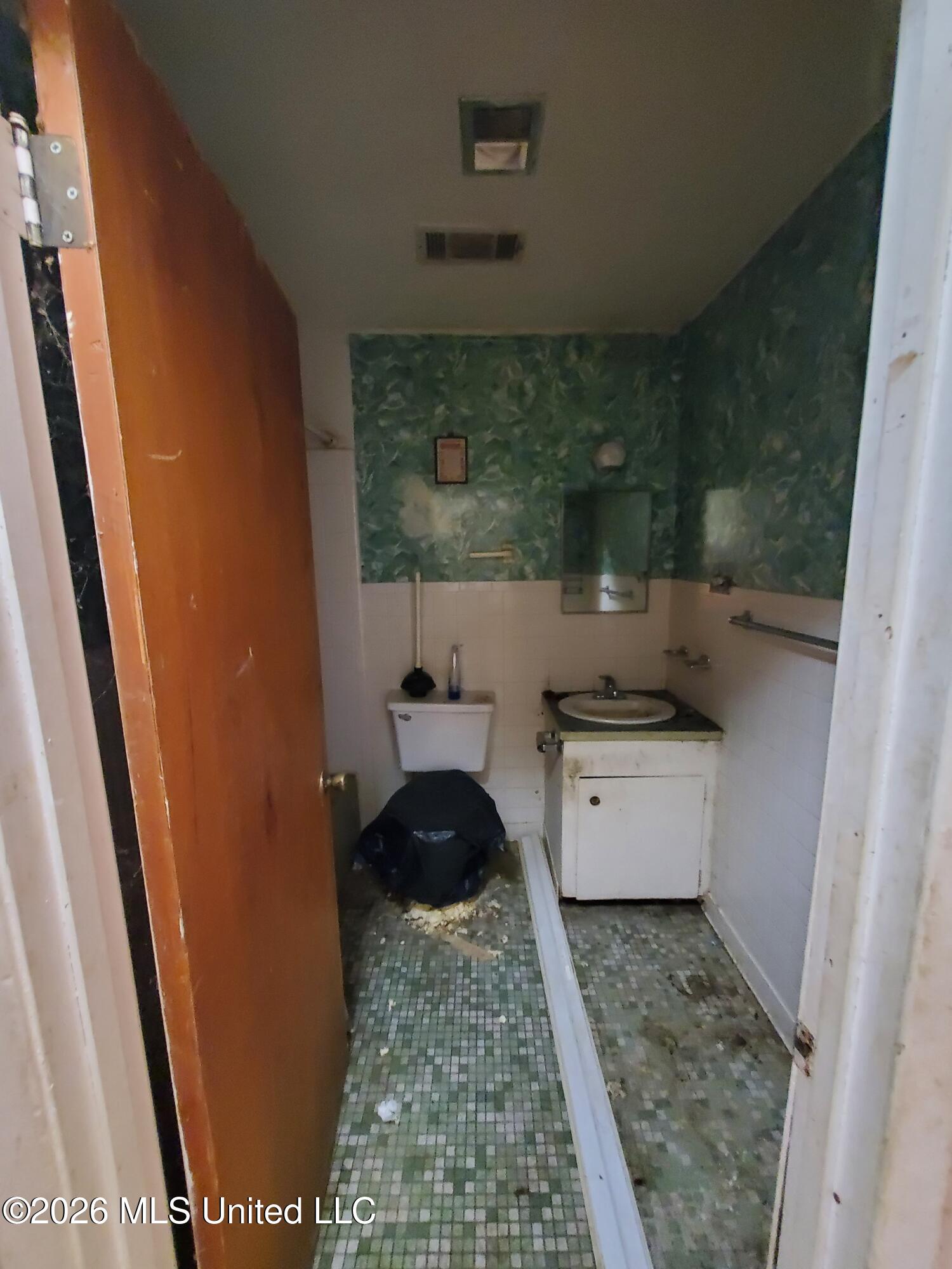 105 Cairo Drive Property Photo 5