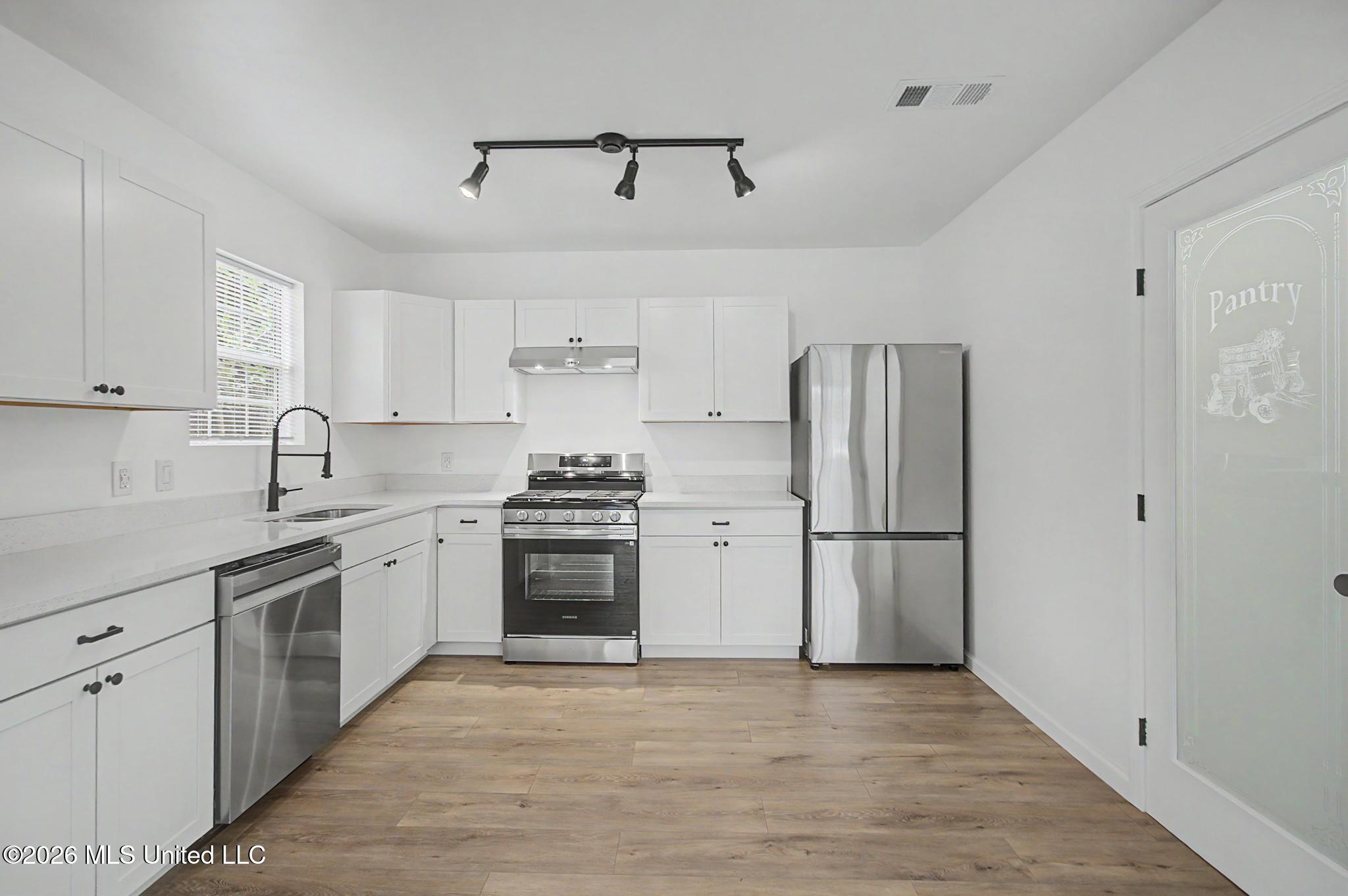 1777 Vaughn Street Property Photo 3