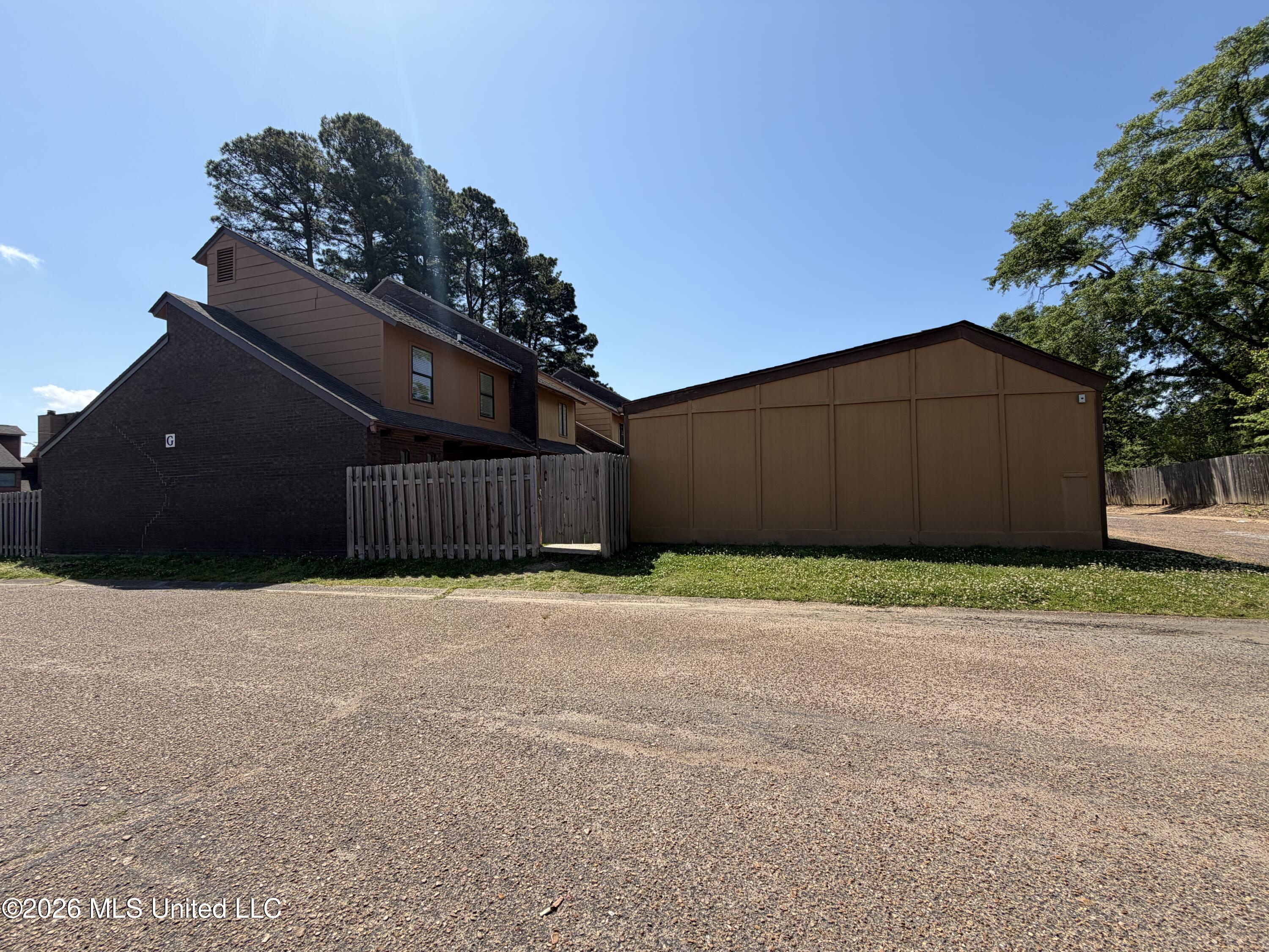 1255 E County Line Property Photo 2