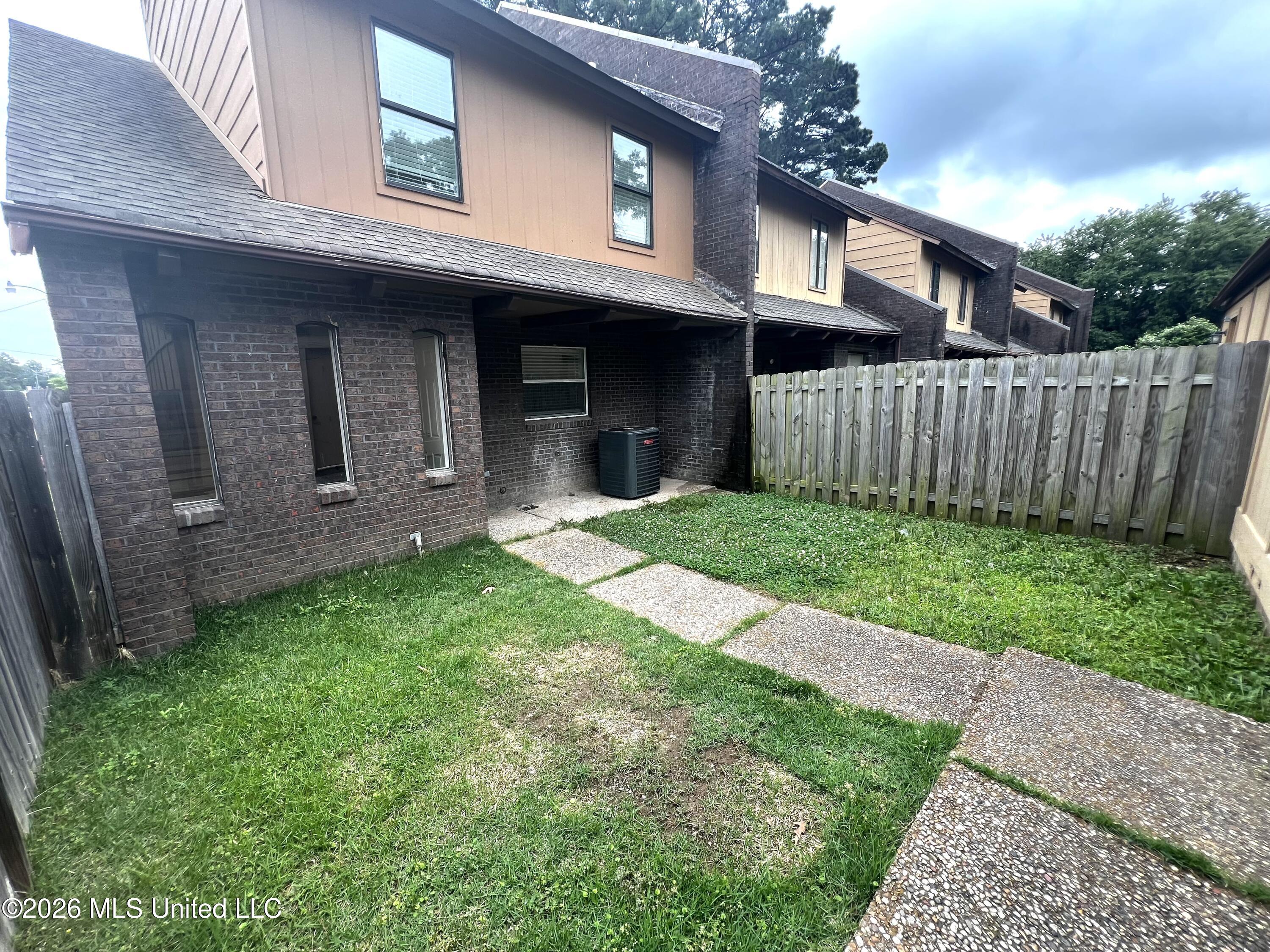 1255 E County Line Property Photo 3