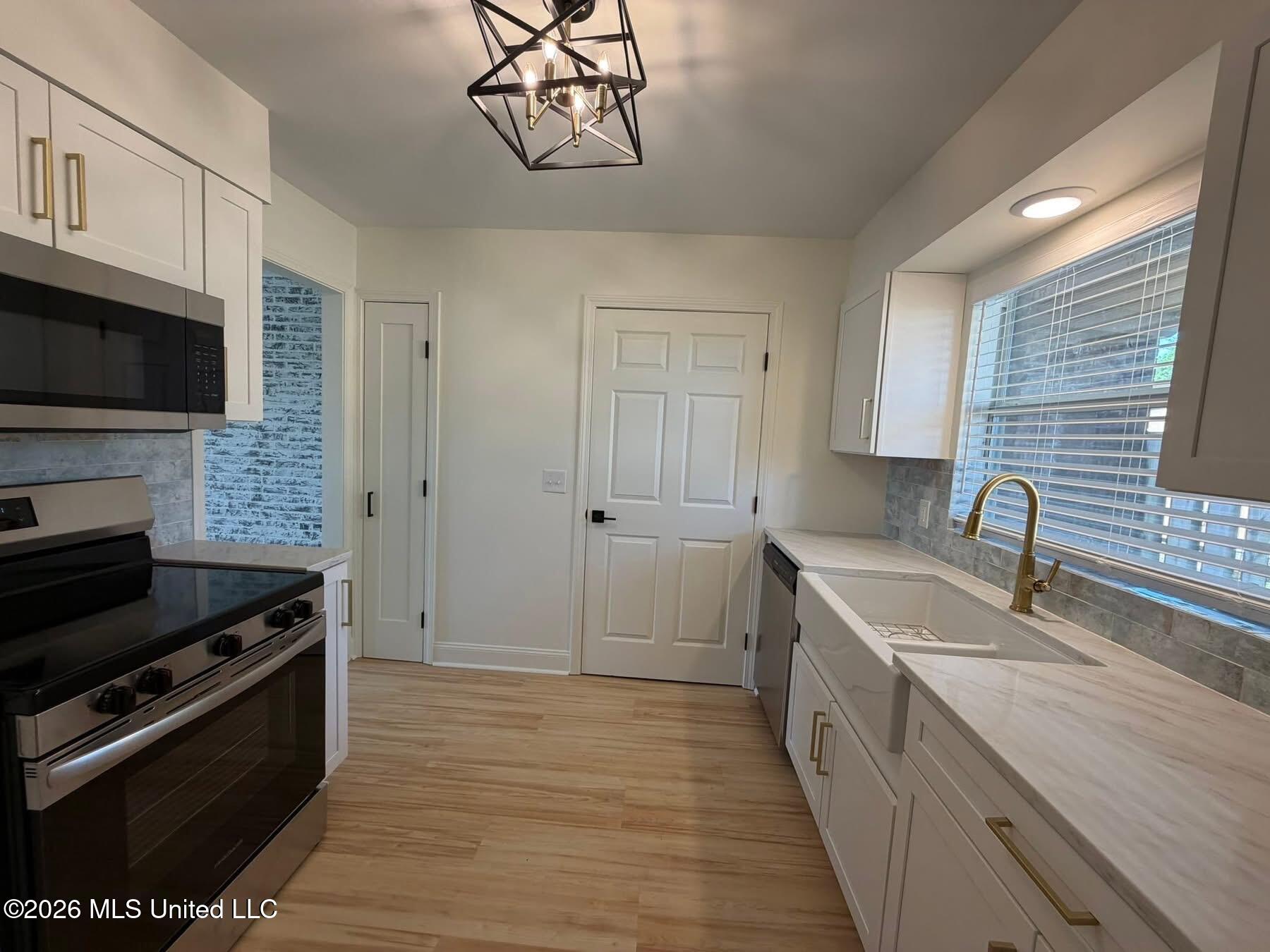 1255 E County Line Property Photo 5