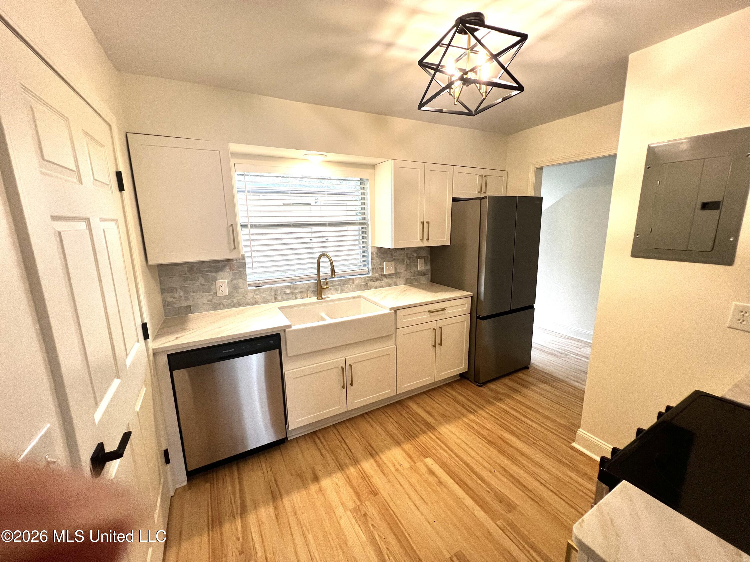 1255 E County Line Property Photo 6