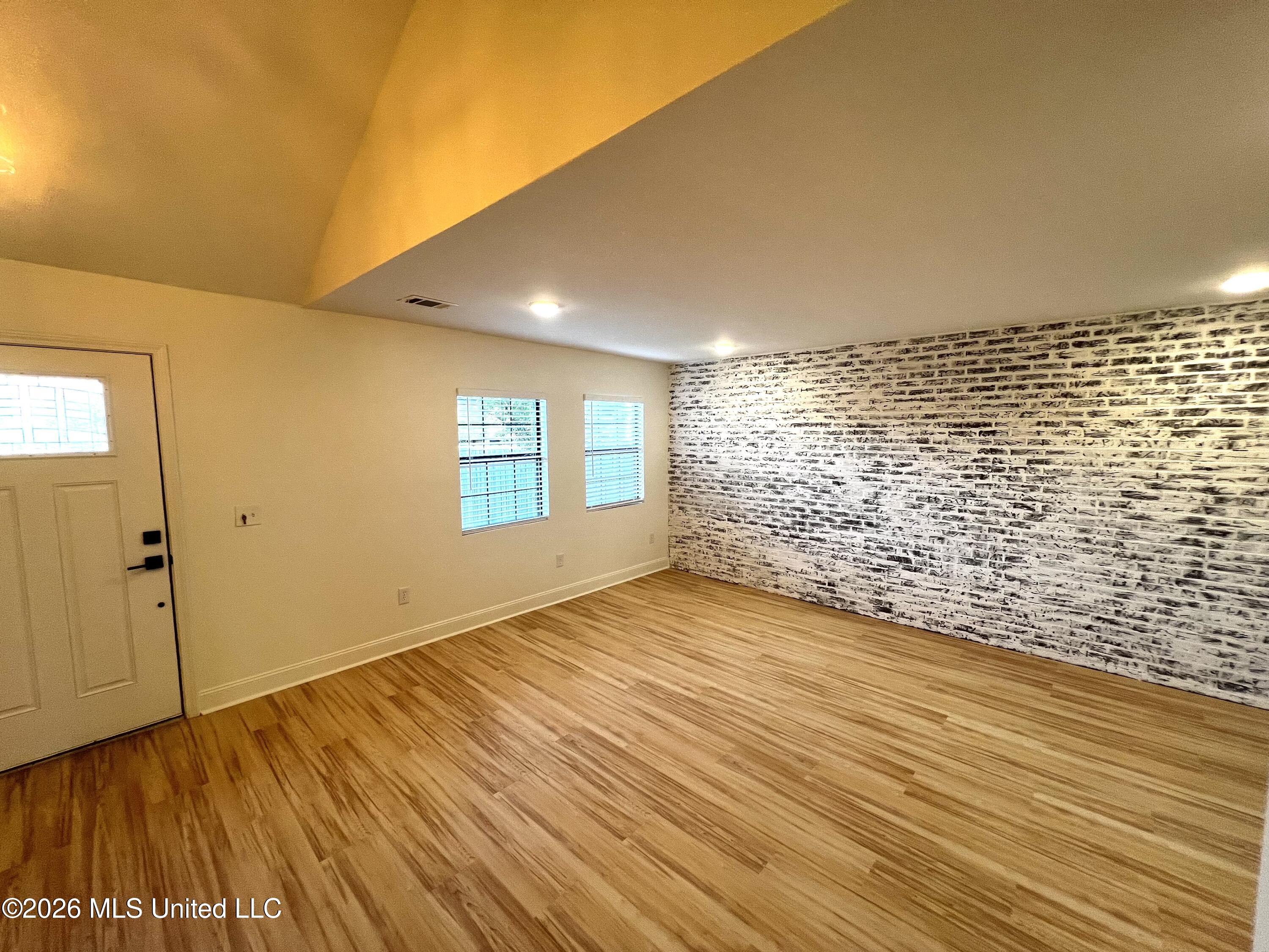 1255 E County Line Property Photo 10