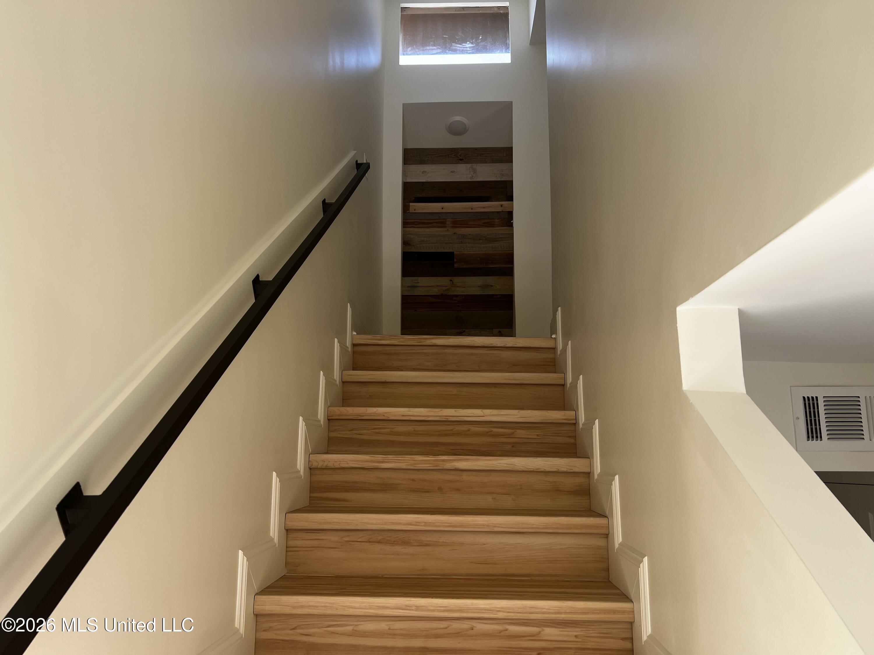 1255 E County Line Property Photo 11
