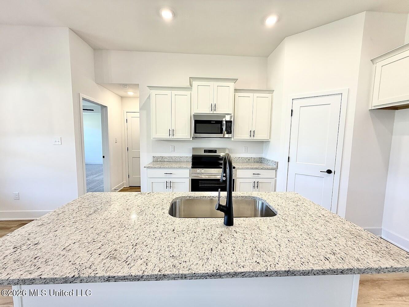 9504 Falconry Lane Property Photo 3