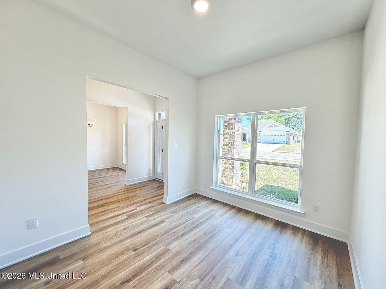 9504 Falconry Lane Property Photo 11