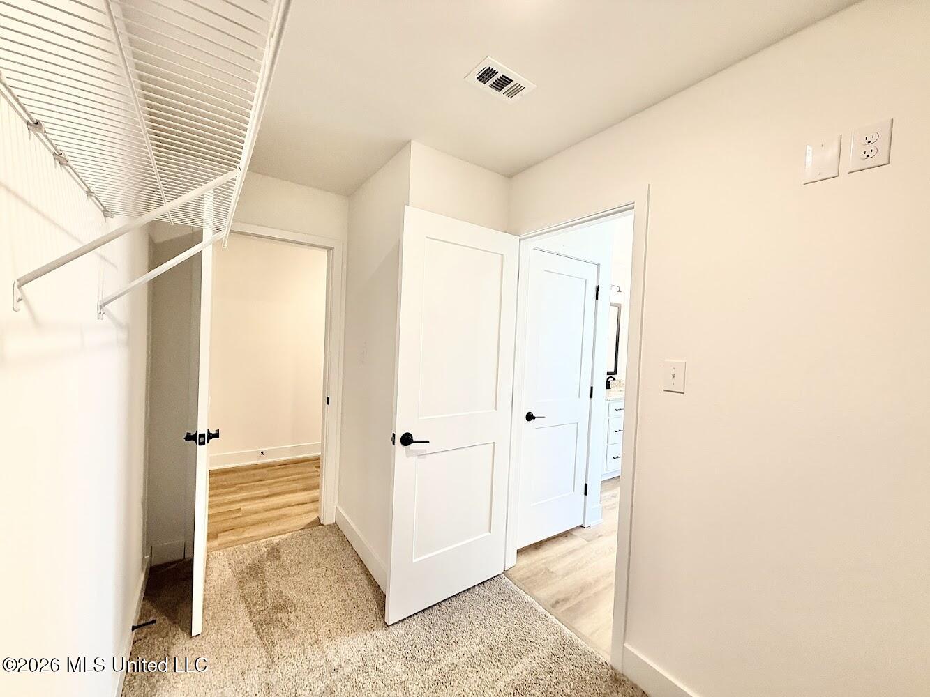 9504 Falconry Lane Property Photo 27