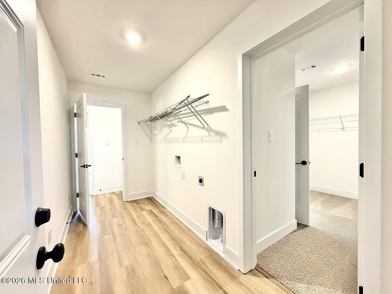 9504 Falconry Lane Property Photo 28