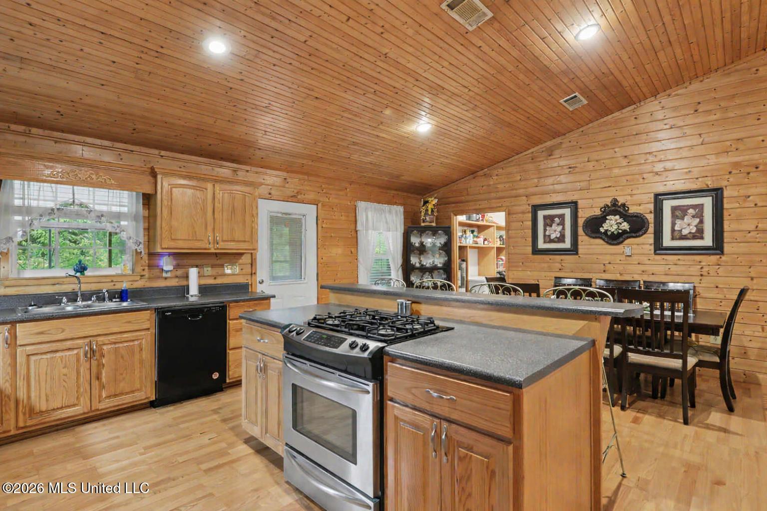 4219 Merrill Road Property Photo 10