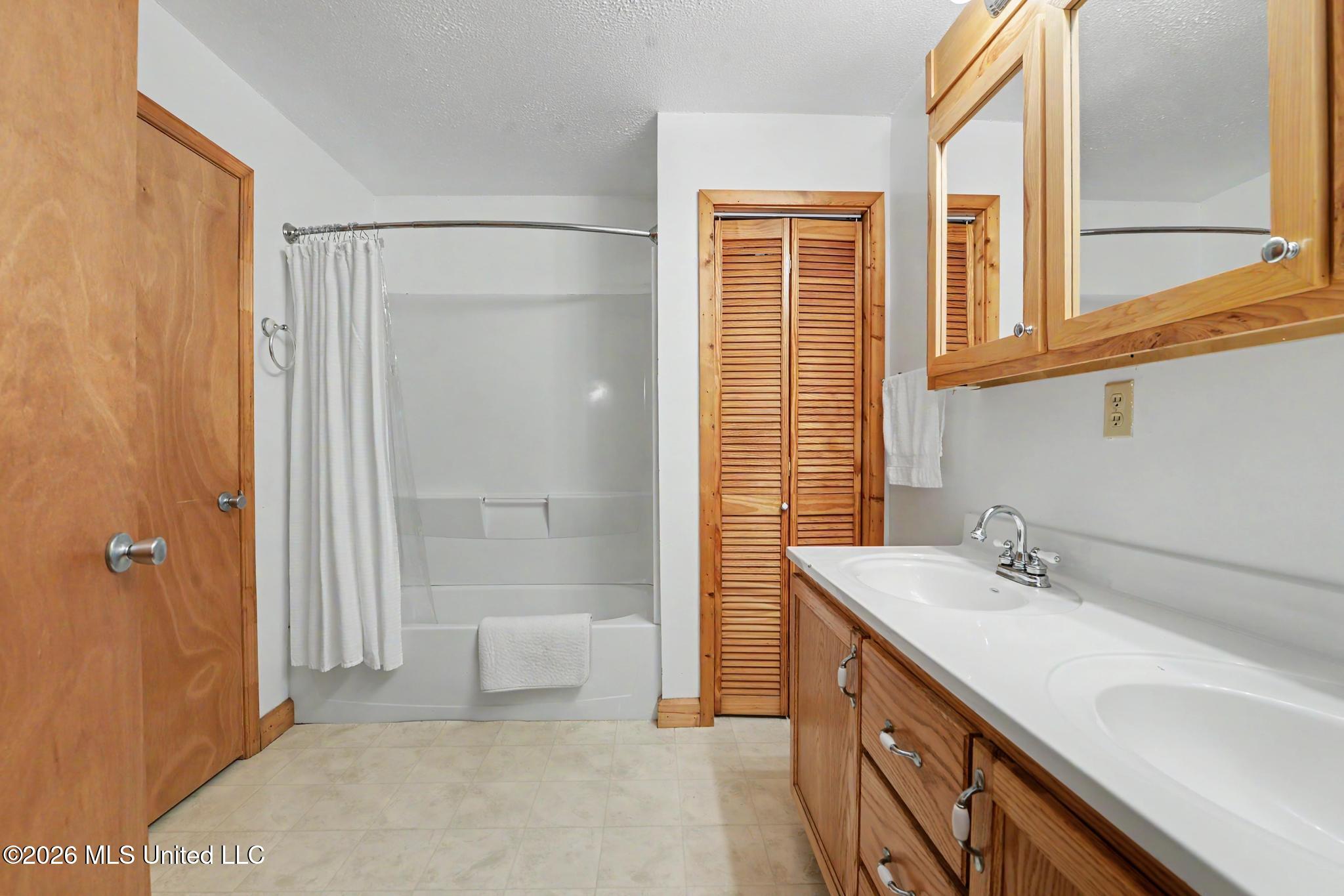 4219 Merrill Road Property Photo 17