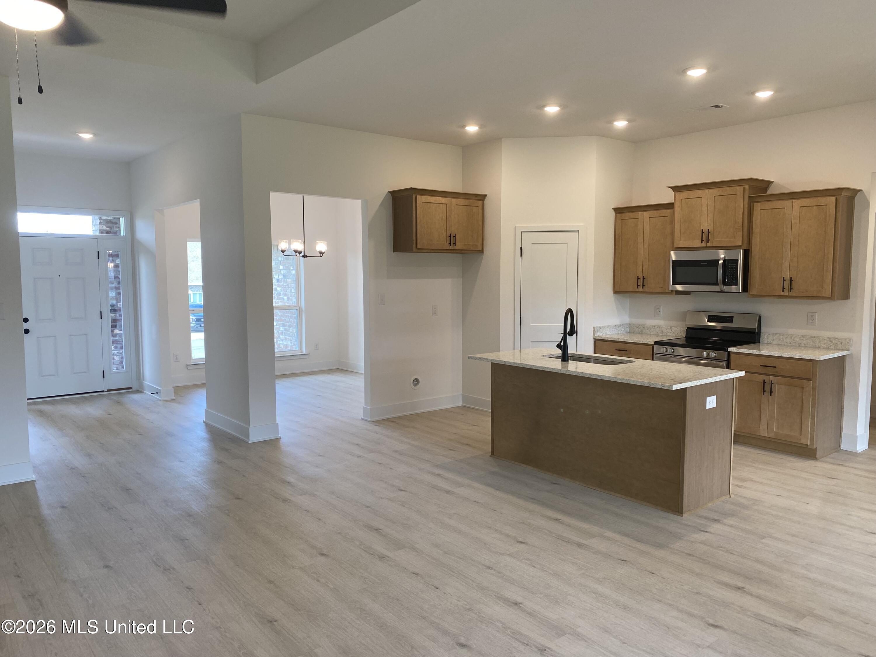 14885 Fritz Circle Property Photo 2