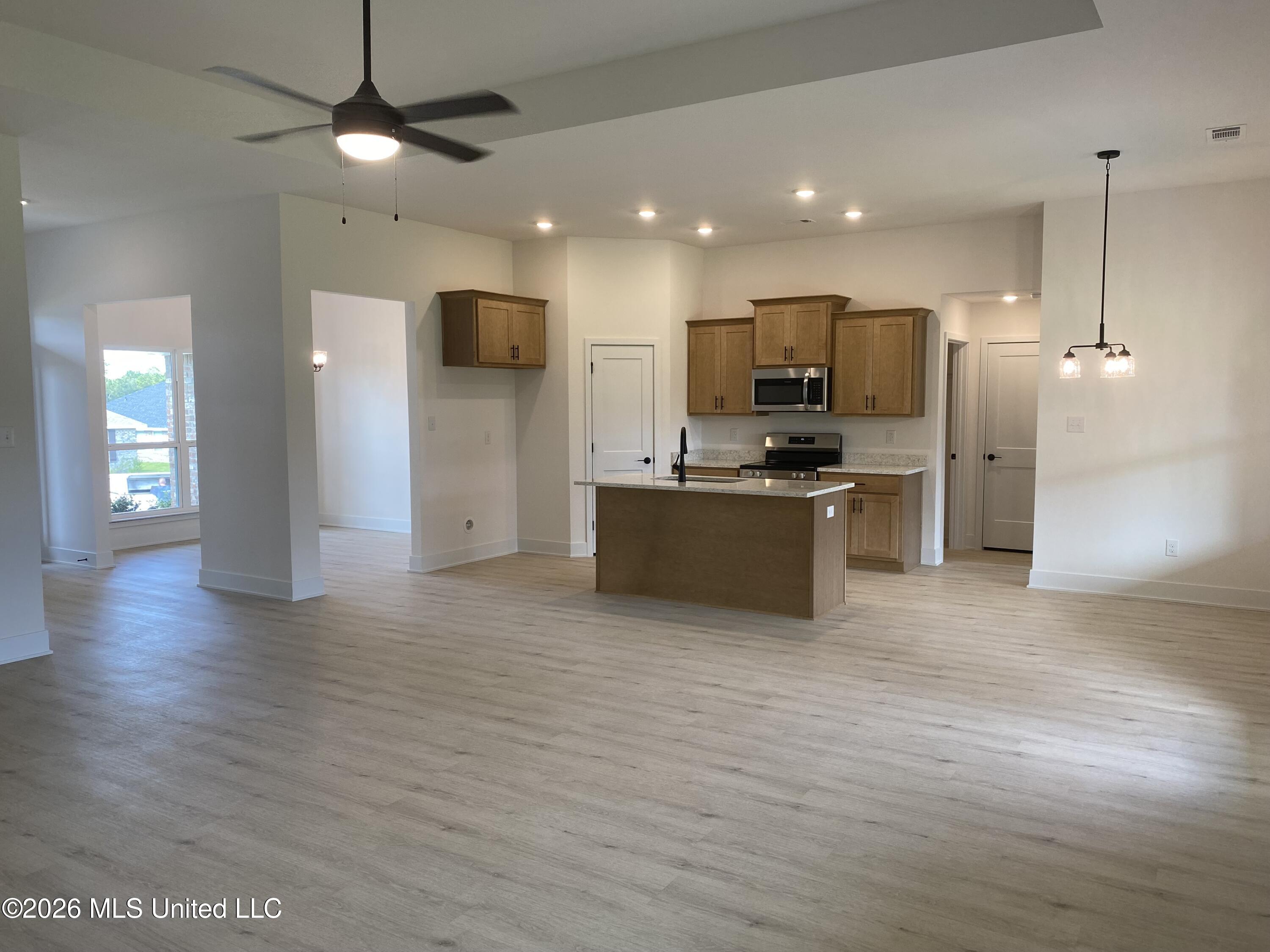 14885 Fritz Circle Property Photo 3