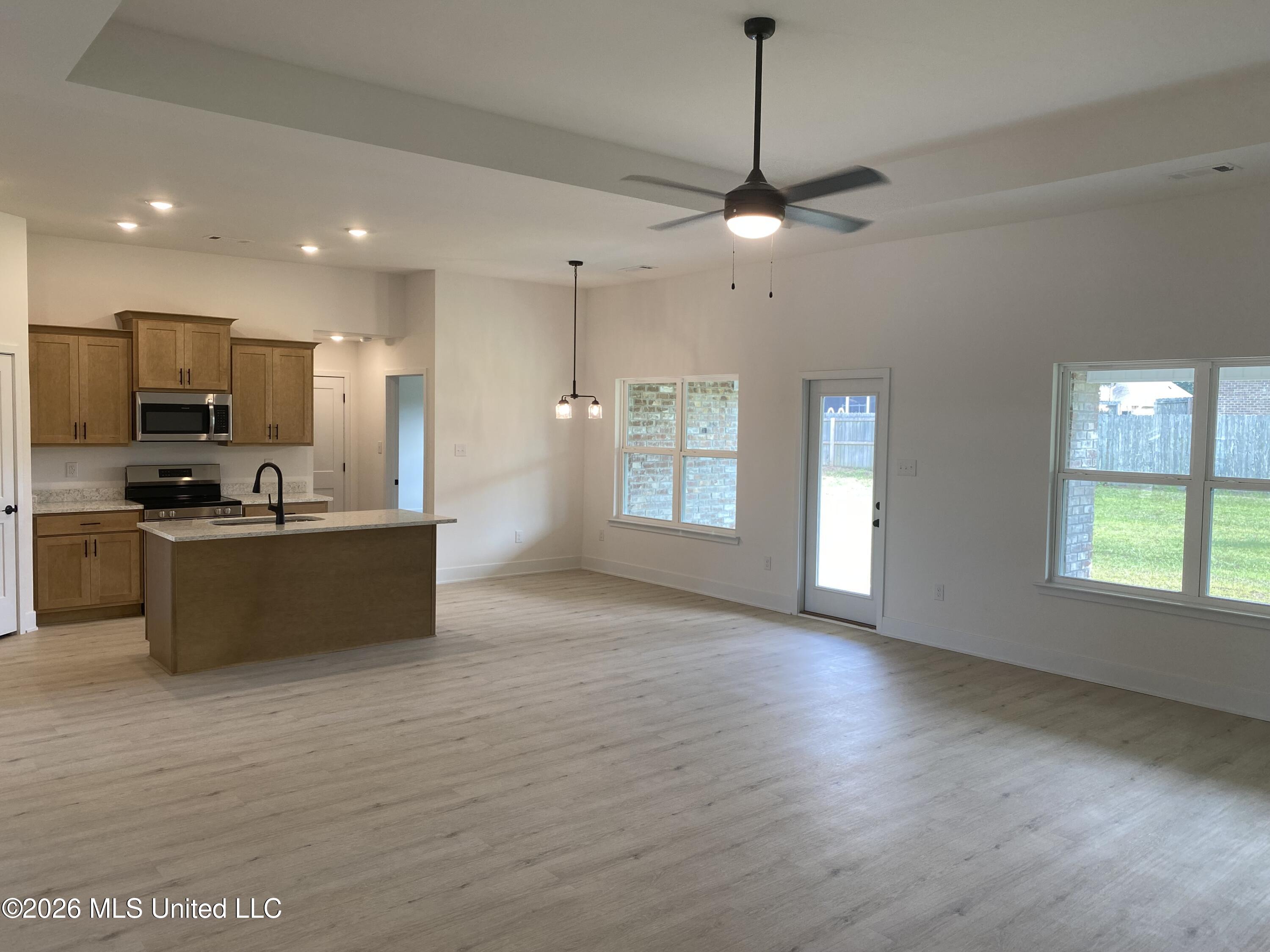 14885 Fritz Circle Property Photo 4