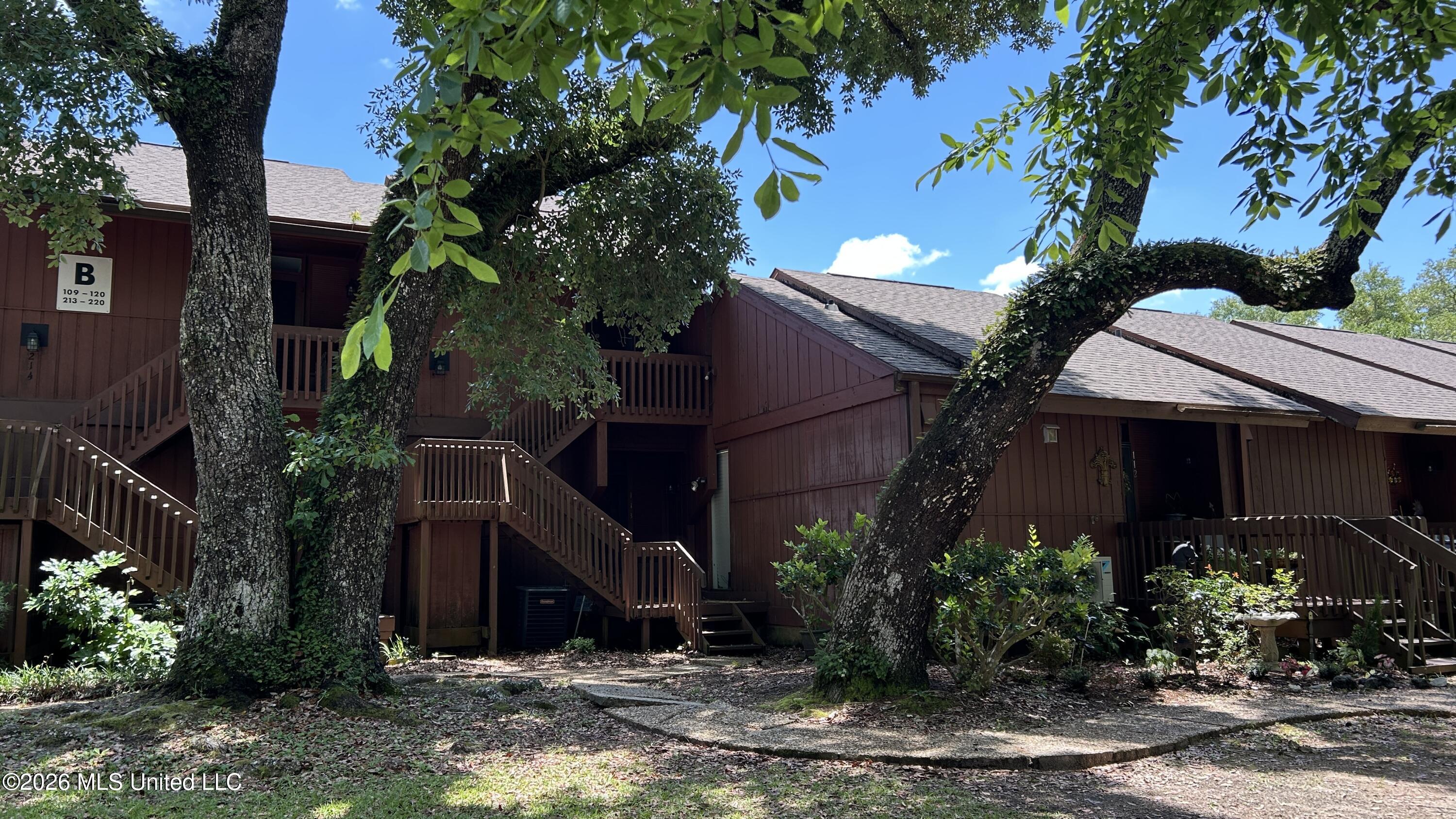 113 Lakeside Villa Property Photo 1