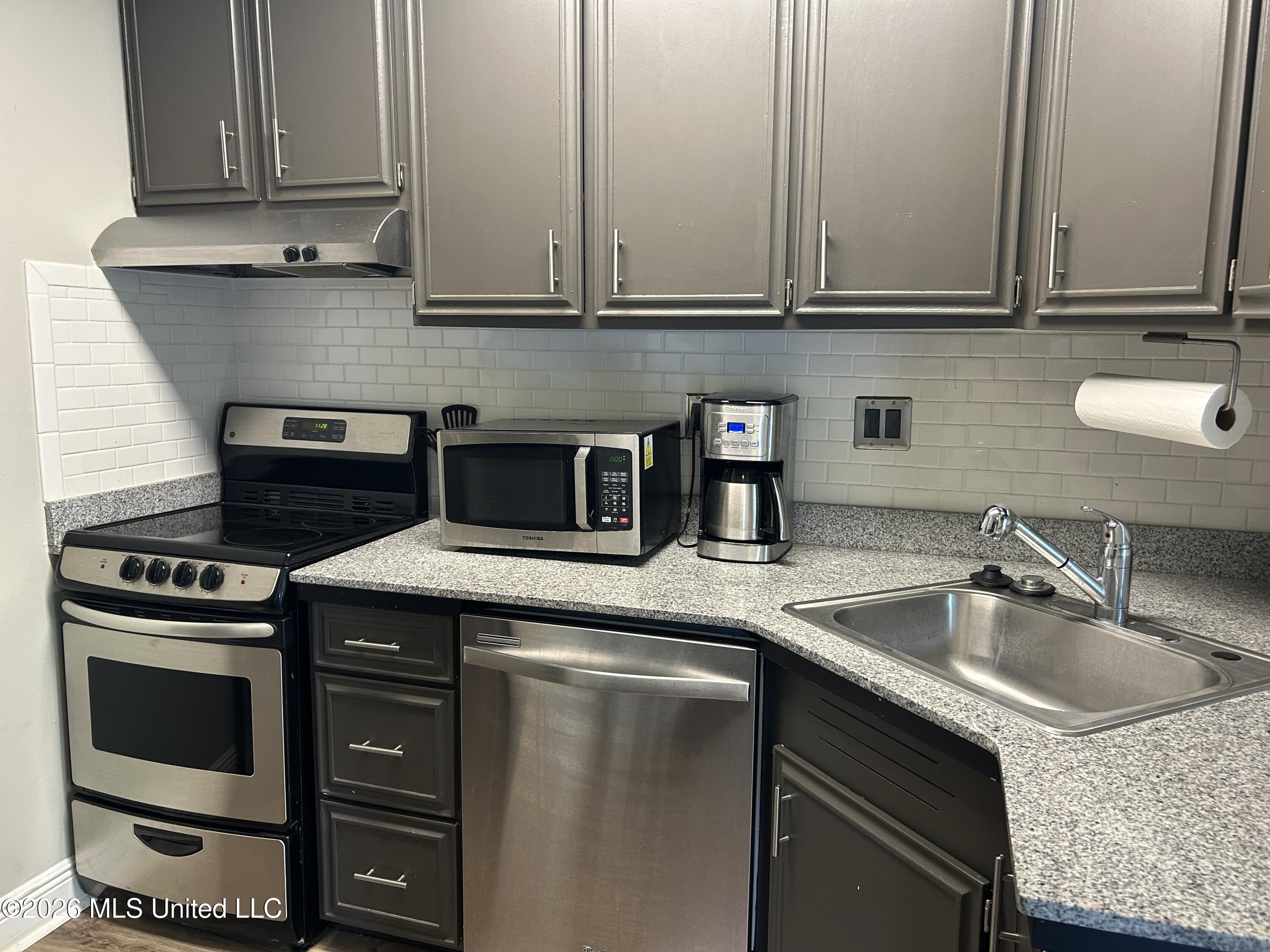113 Lakeside Villa Property Photo 4