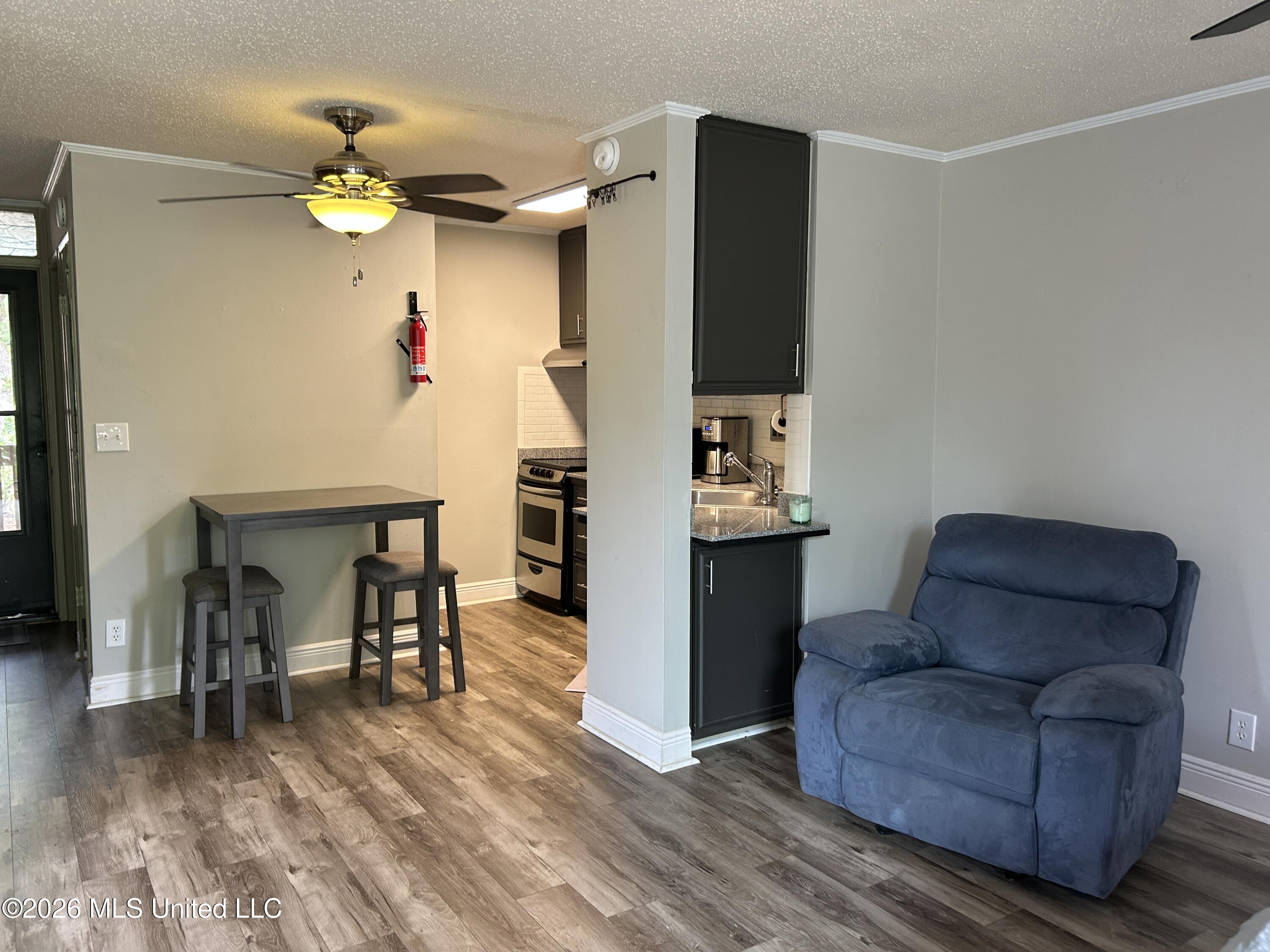 113 Lakeside Villa Property Photo 8