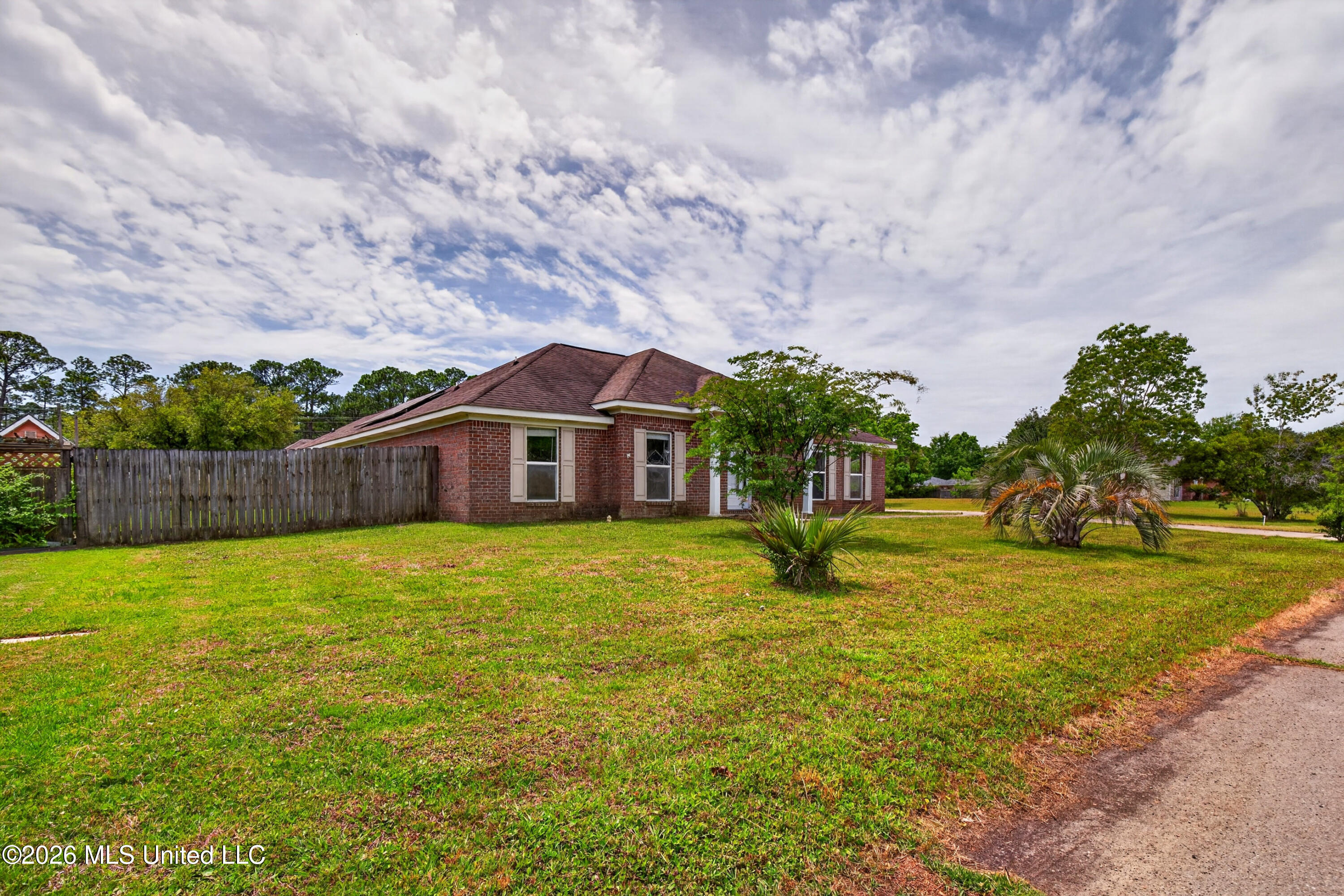 14905 Nassau Drive Property Photo 3