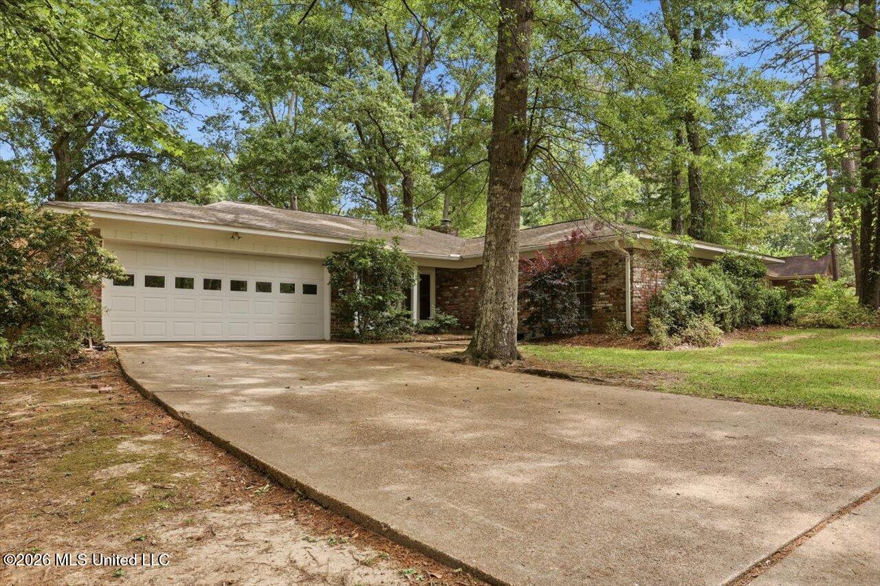300 Whippoorwill Road Property Photo 1