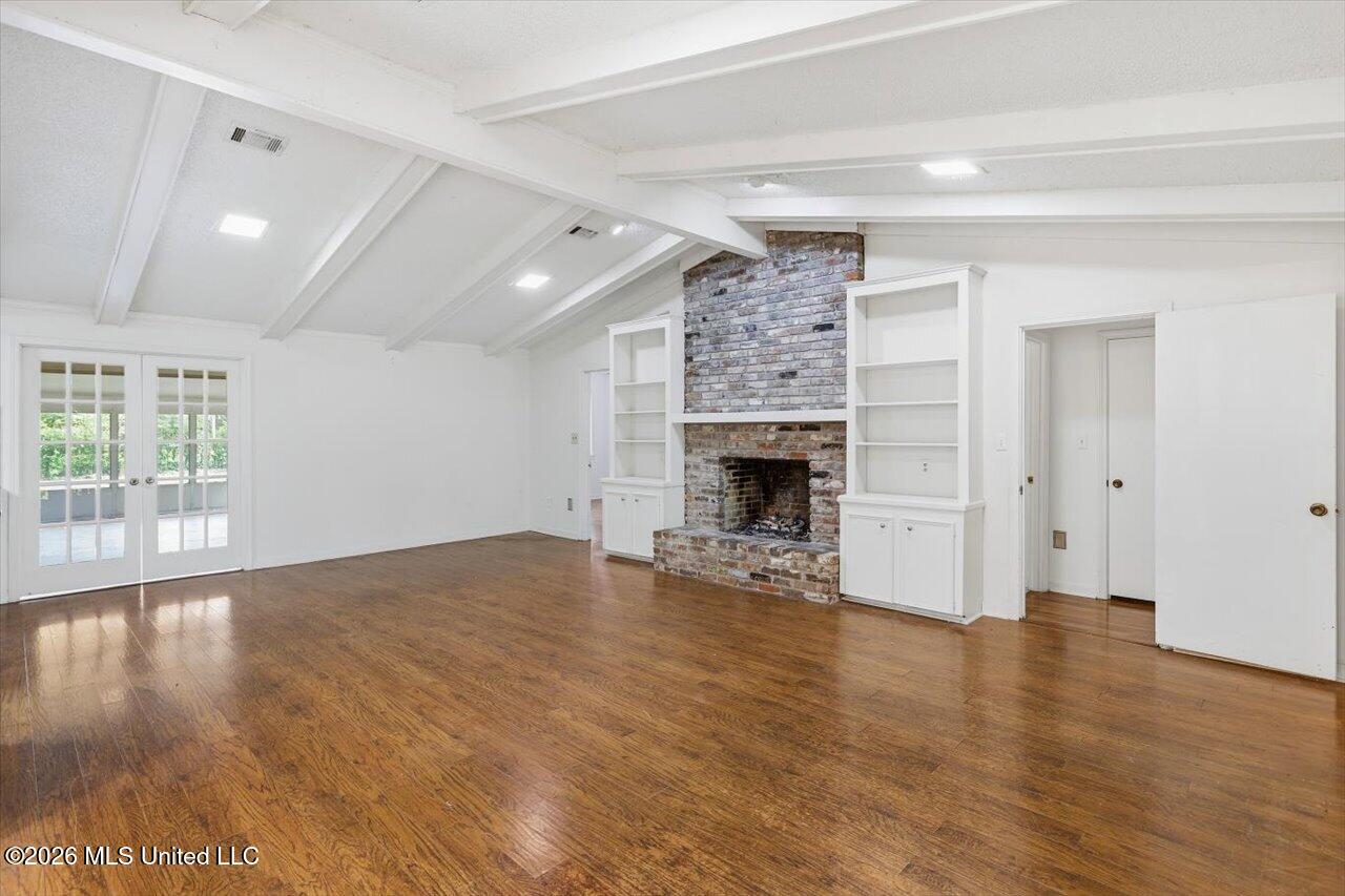 300 Whippoorwill Road Property Photo 3