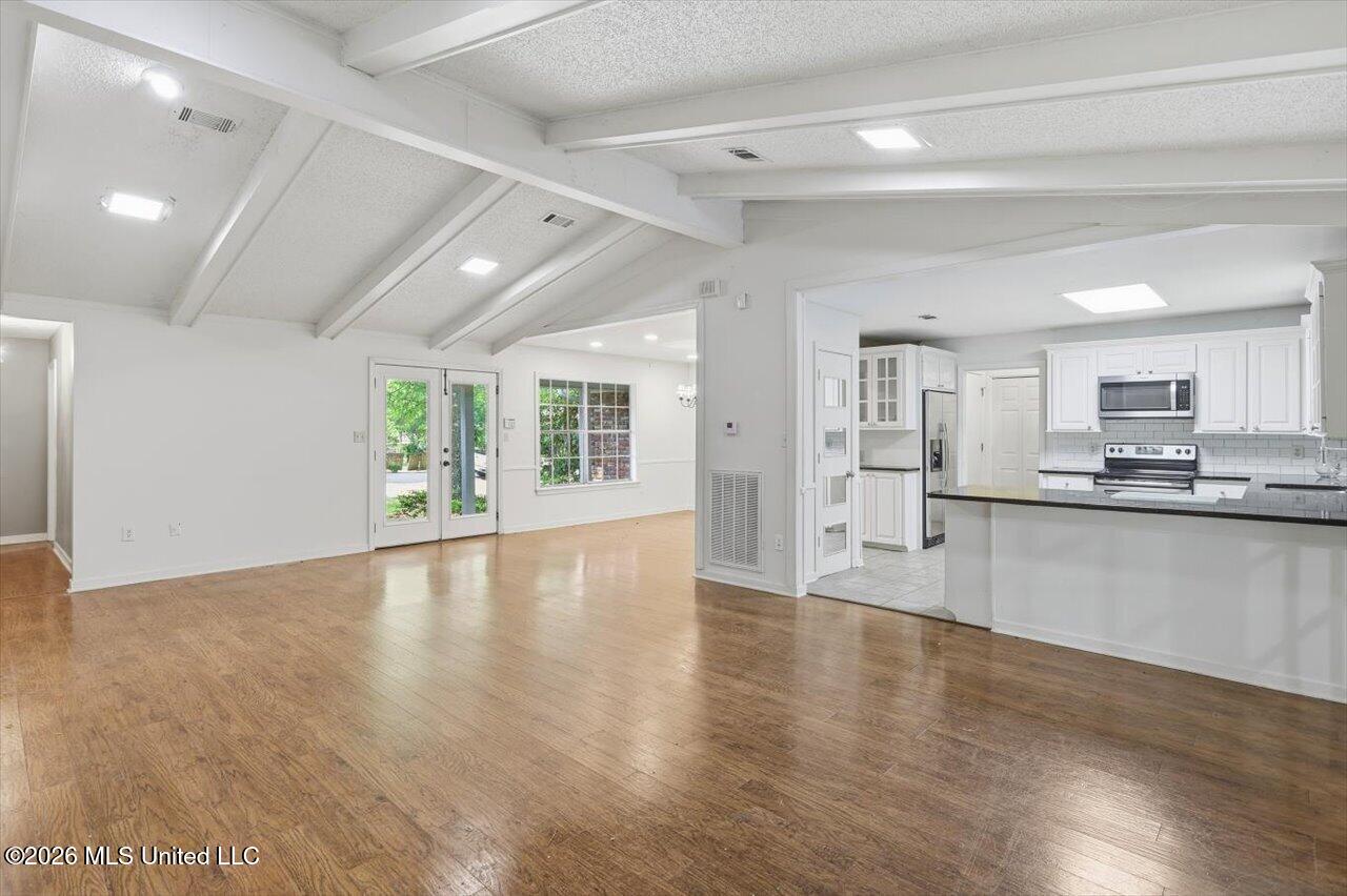 300 Whippoorwill Road Property Photo 4