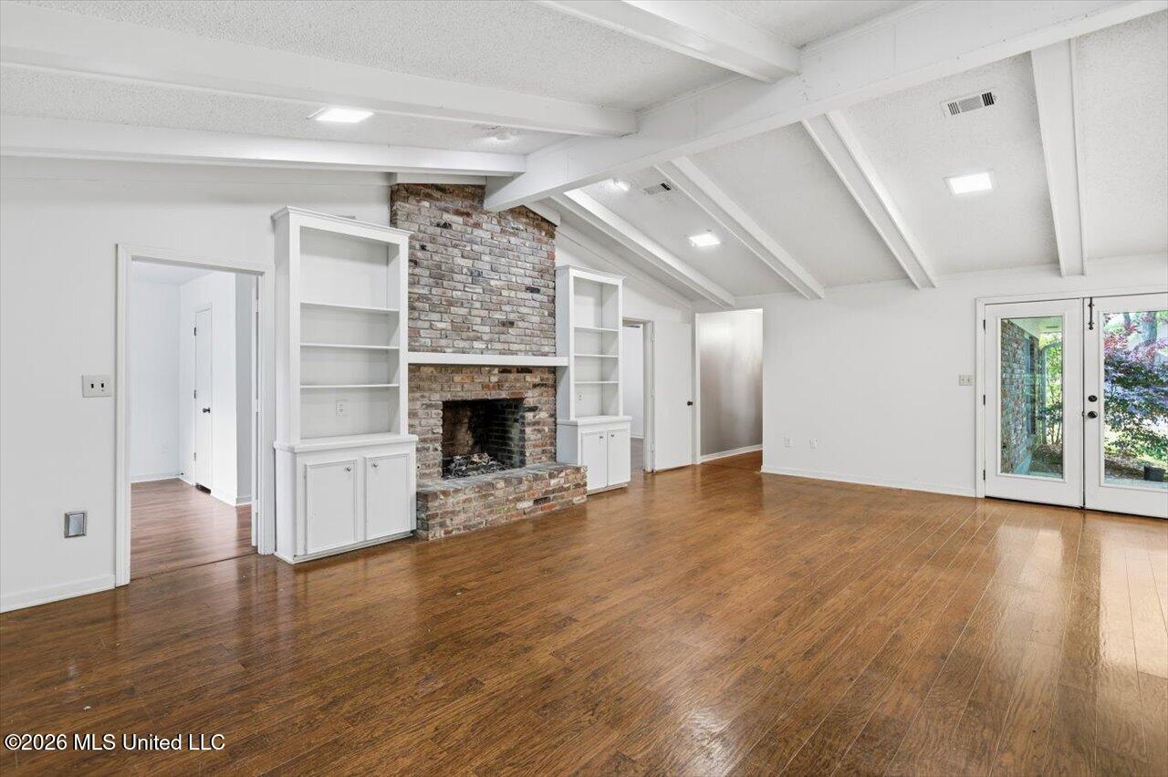 300 Whippoorwill Road Property Photo 5