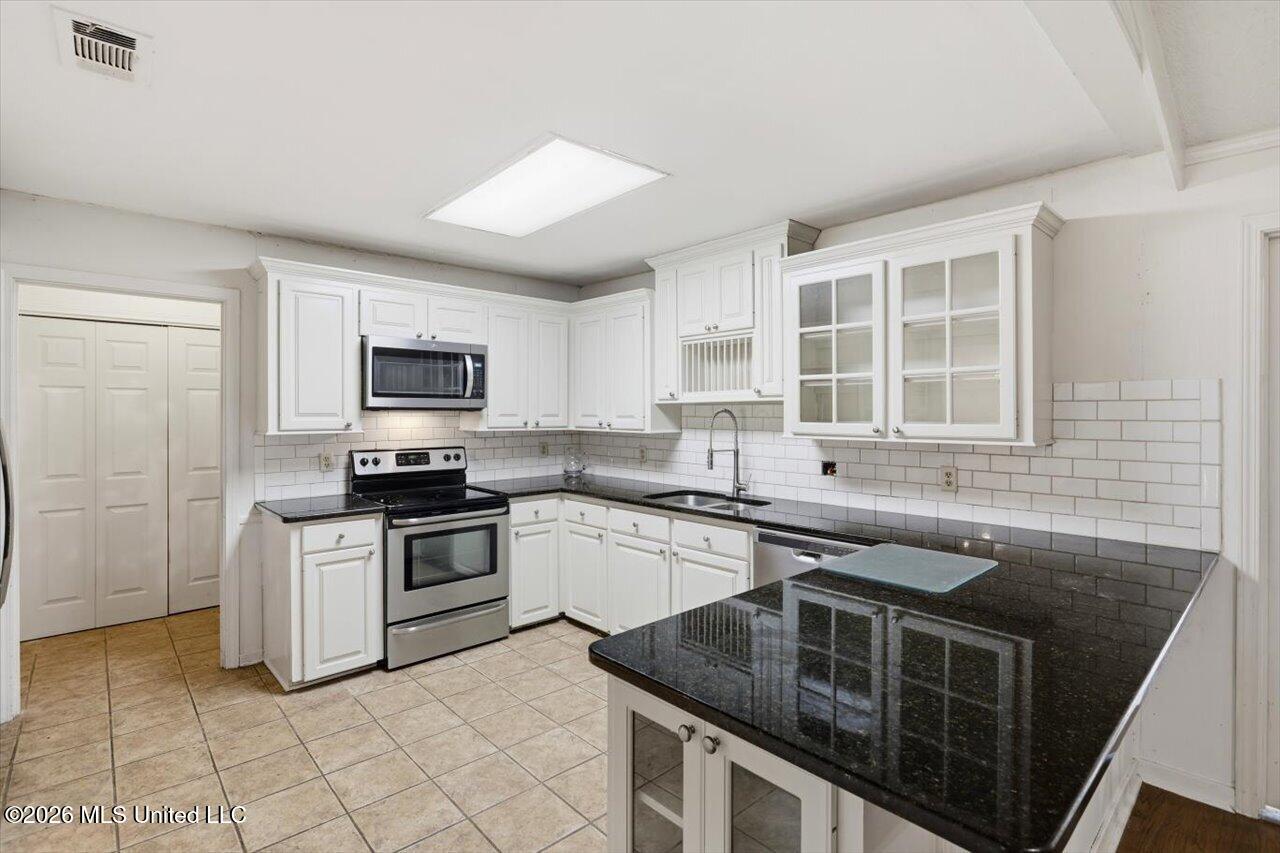 300 Whippoorwill Road Property Photo 7