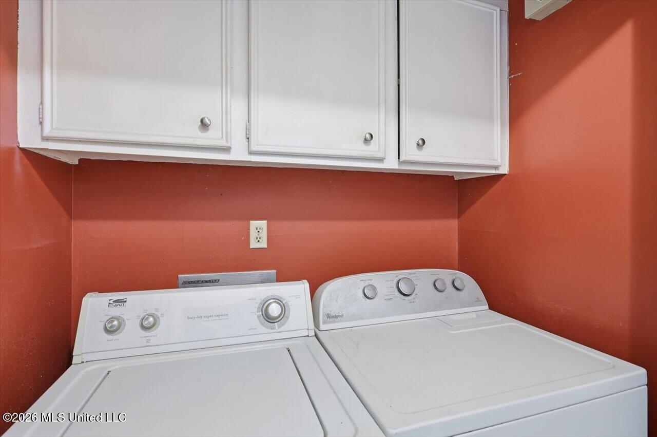 300 Whippoorwill Road Property Photo 13