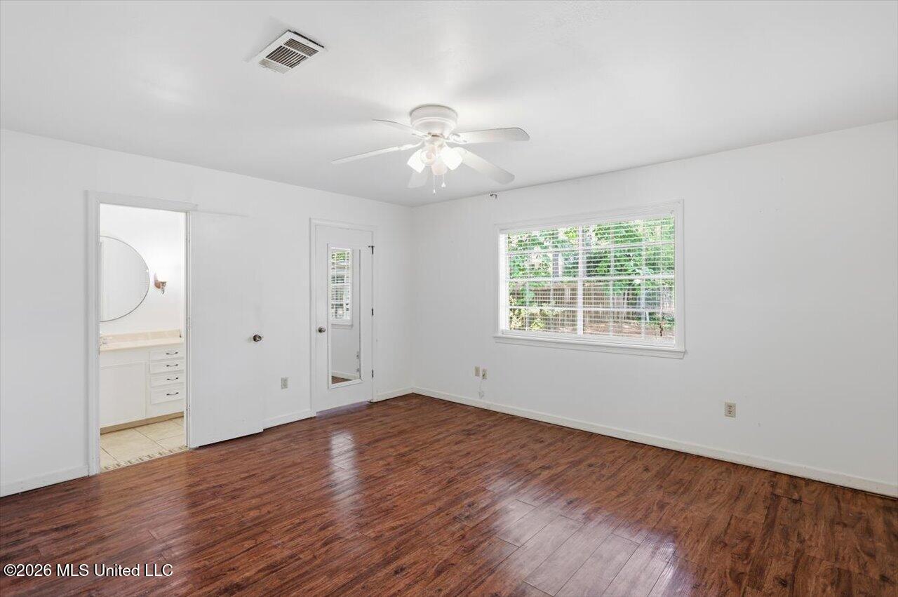 300 Whippoorwill Road Property Photo 14