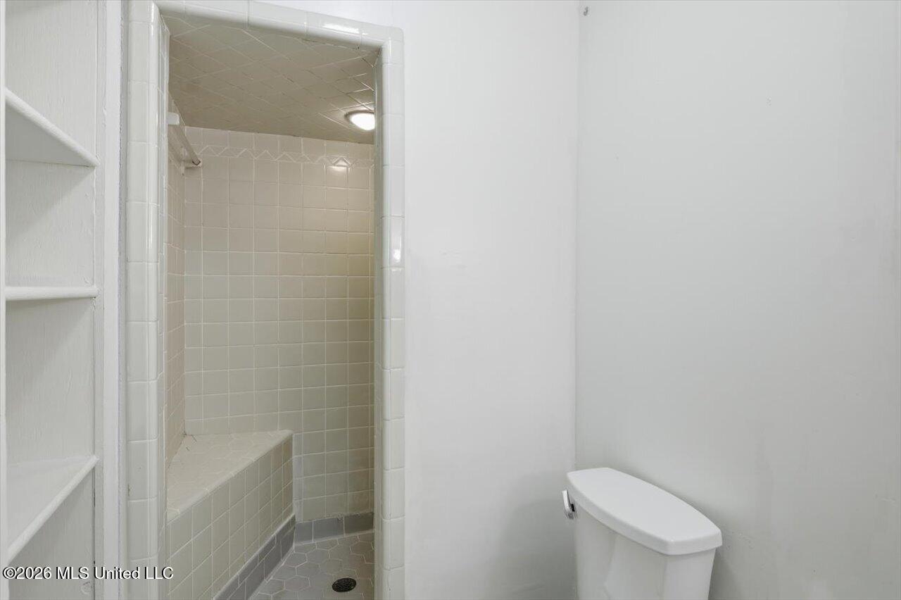 300 Whippoorwill Road Property Photo 17