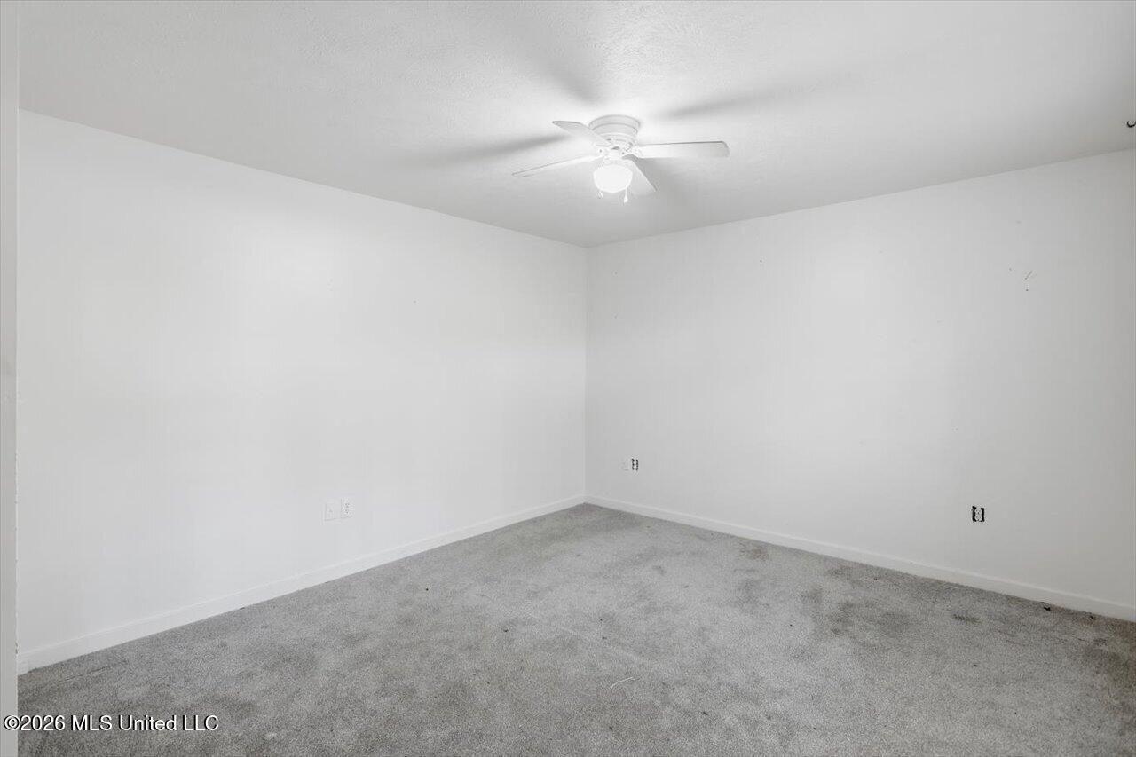 300 Whippoorwill Road Property Photo 23