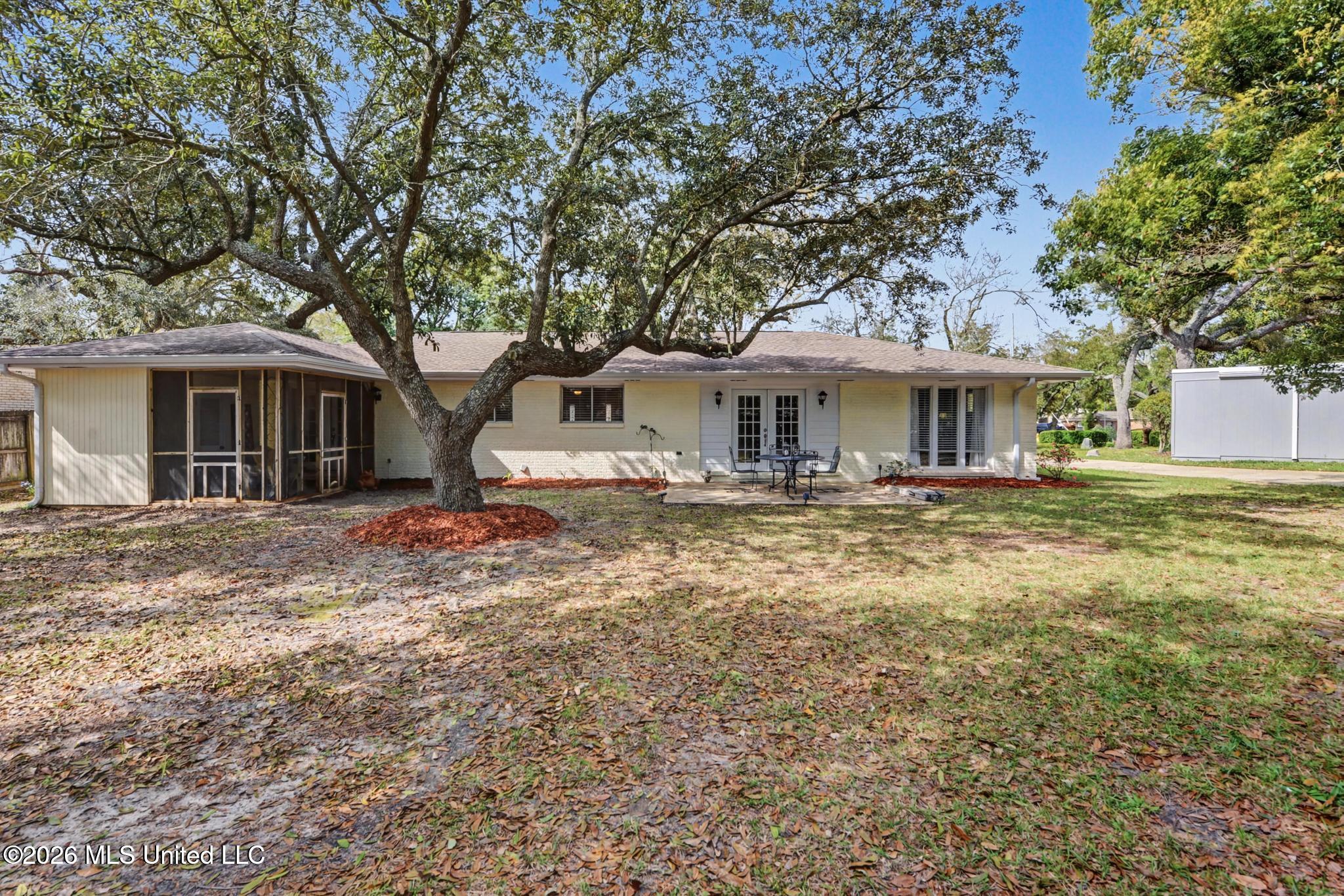 332 Eastview Drive Property Photo 2