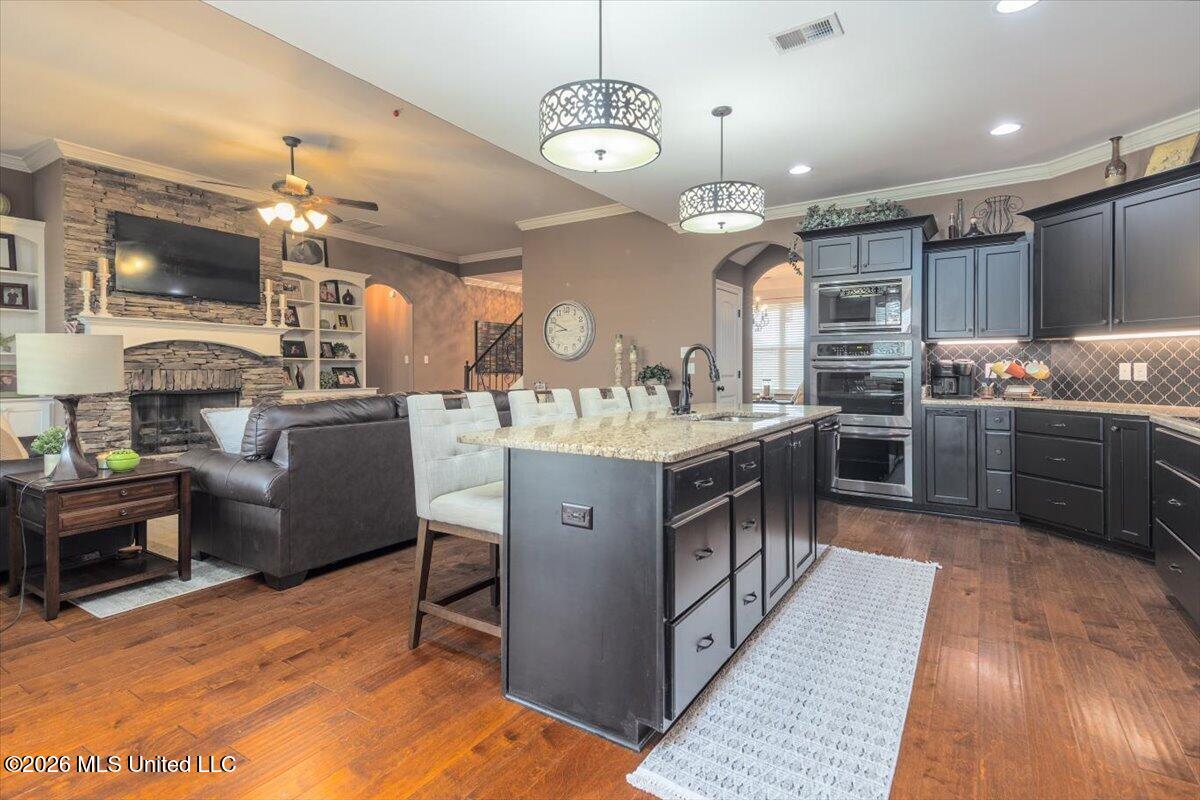 5345 E Pointe Drive Property Photo 6