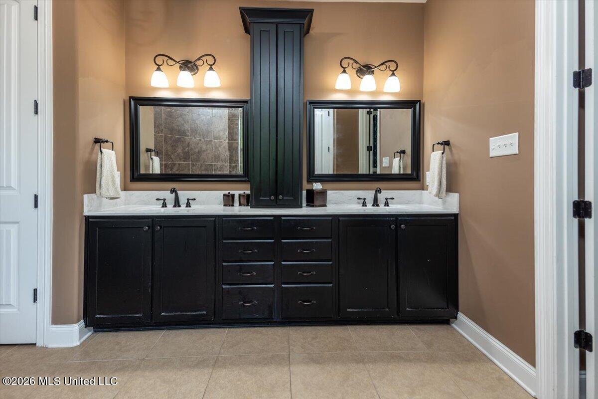 5345 E Pointe Drive Property Photo 17