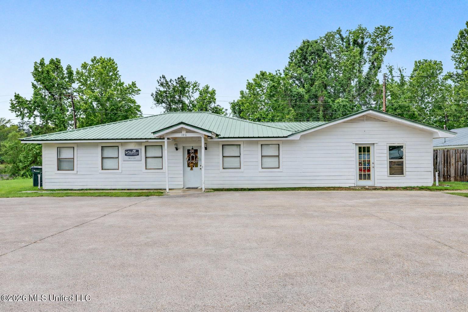 190 River Street Property Photo 1