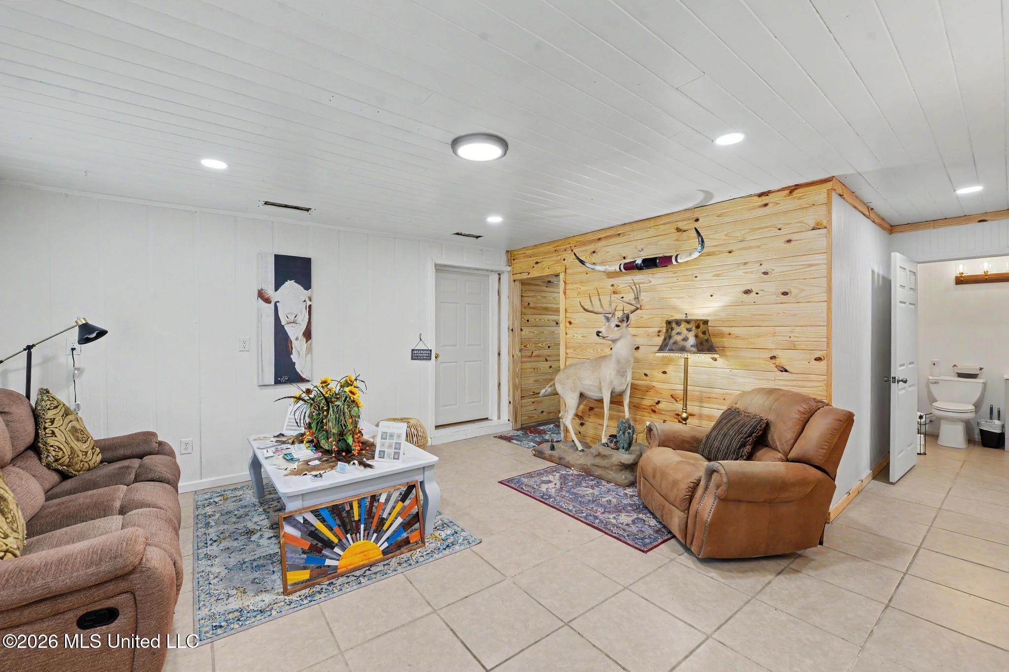 190 River Street Property Photo 3