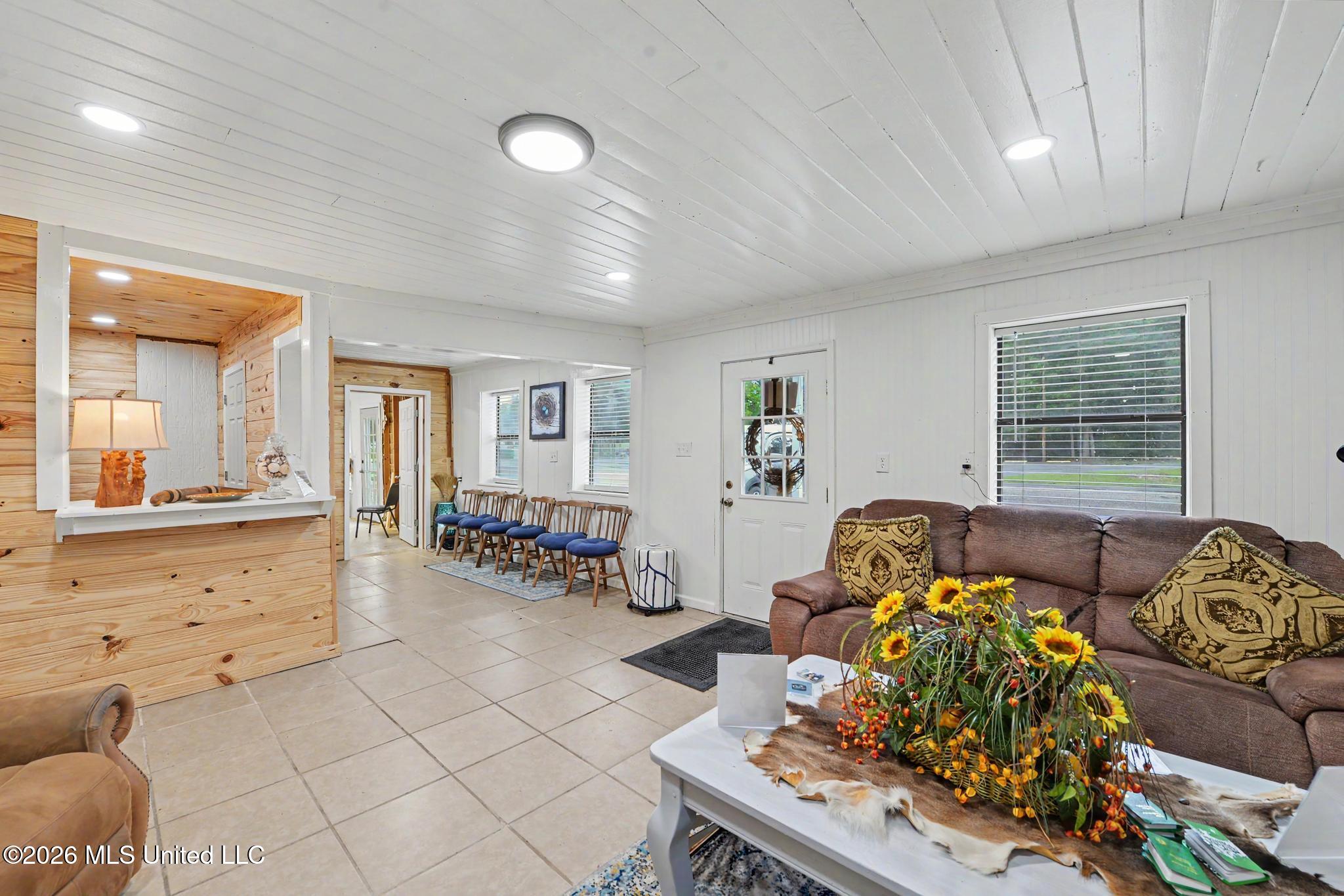 190 River Street Property Photo 4