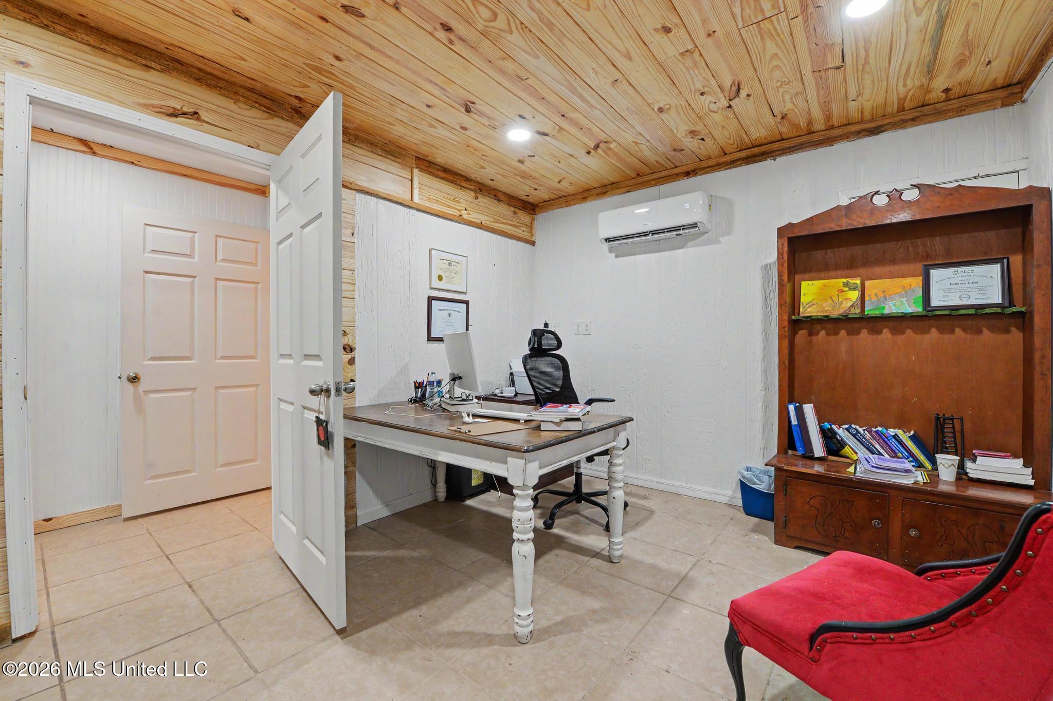 190 River Street Property Photo 7