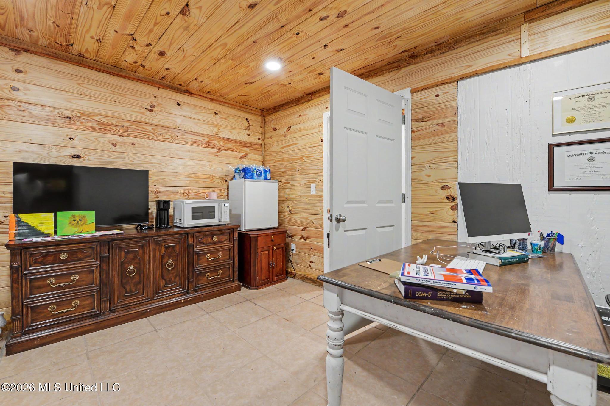 190 River Street Property Photo 8