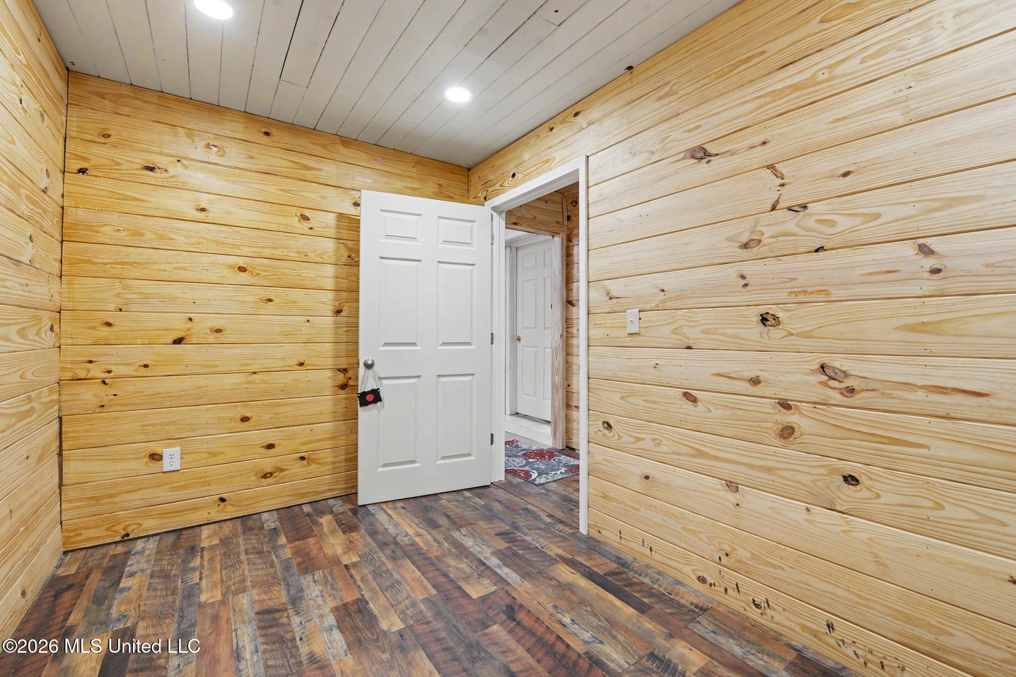 190 River Street Property Photo 9