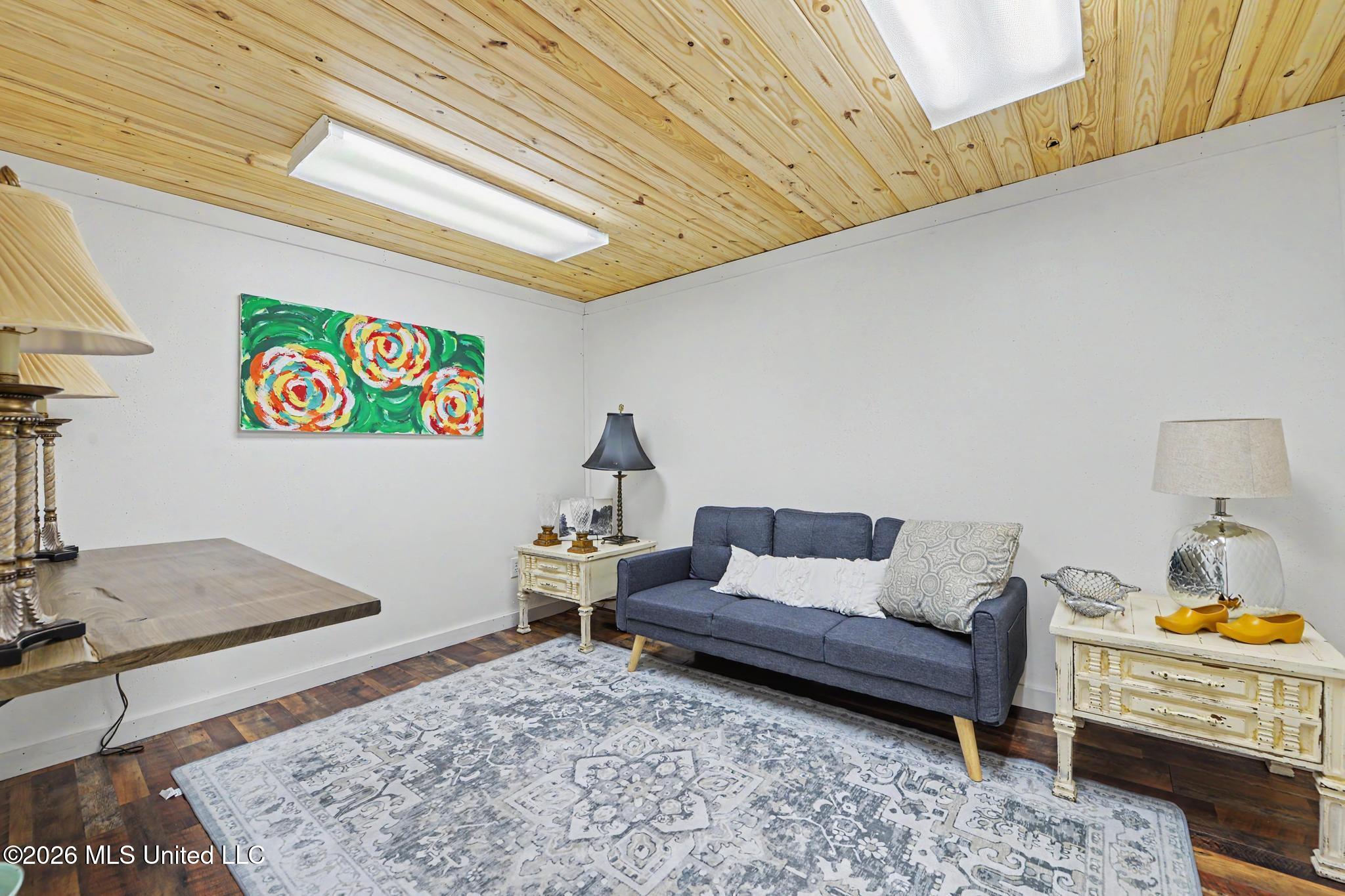 190 River Street Property Photo 10