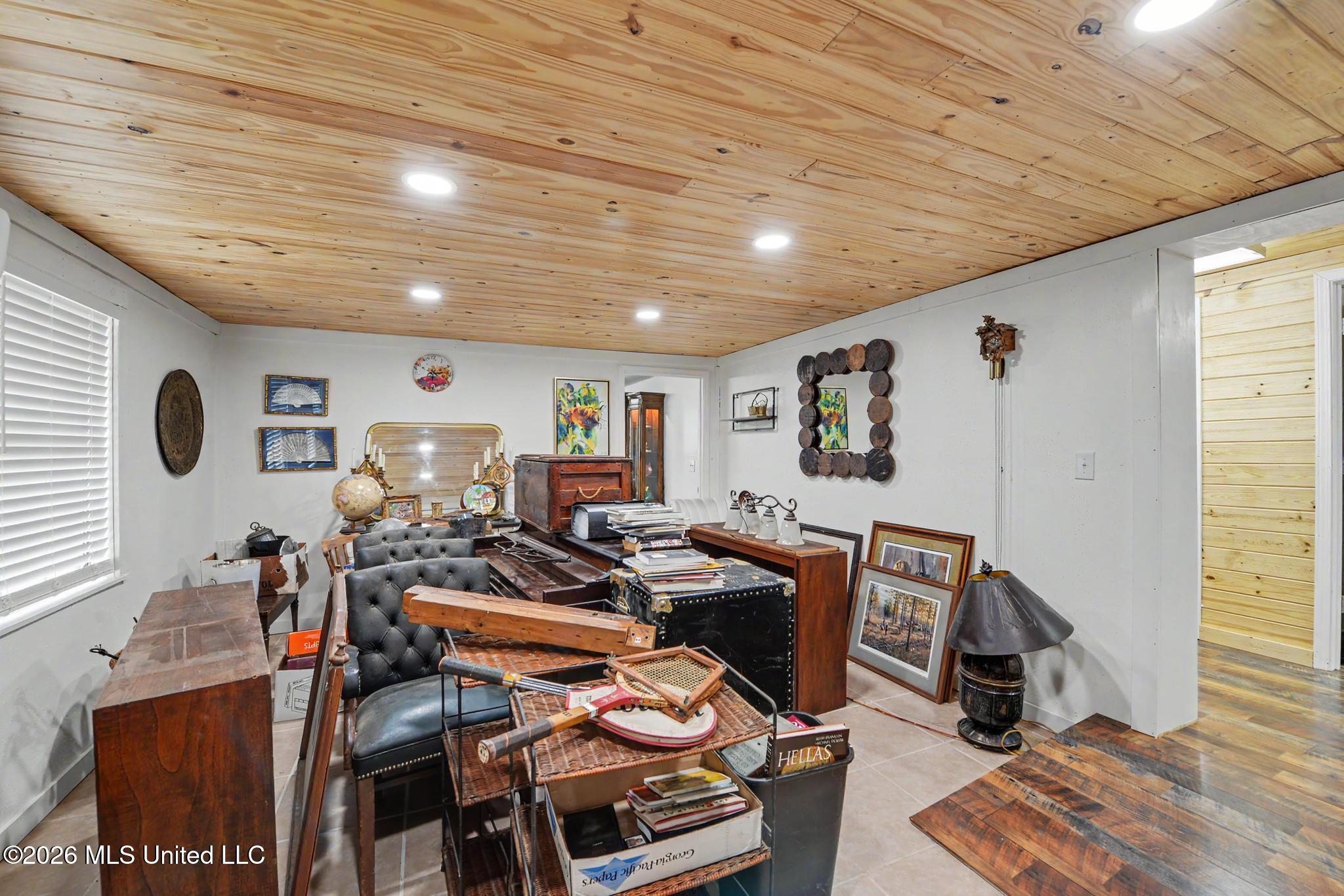 190 River Street Property Photo 11