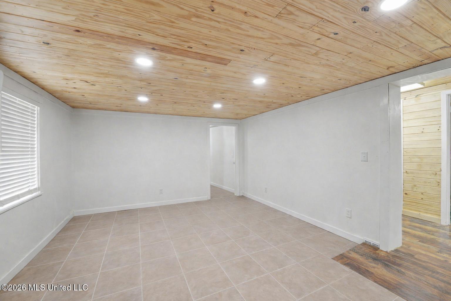 190 River Street Property Photo 12