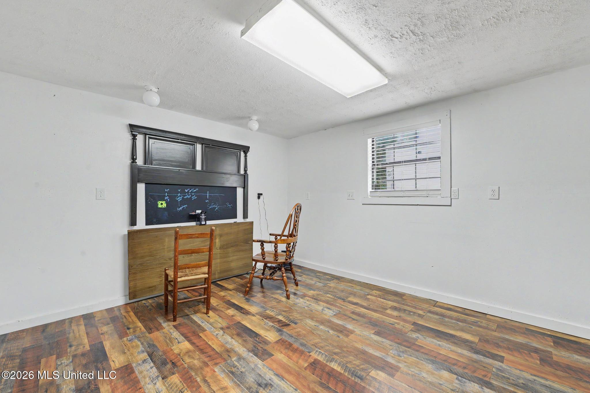 190 River Street Property Photo 13