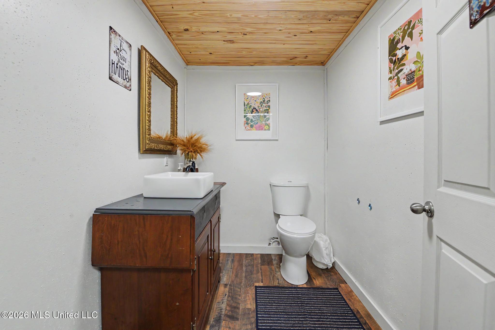 190 River Street Property Photo 14