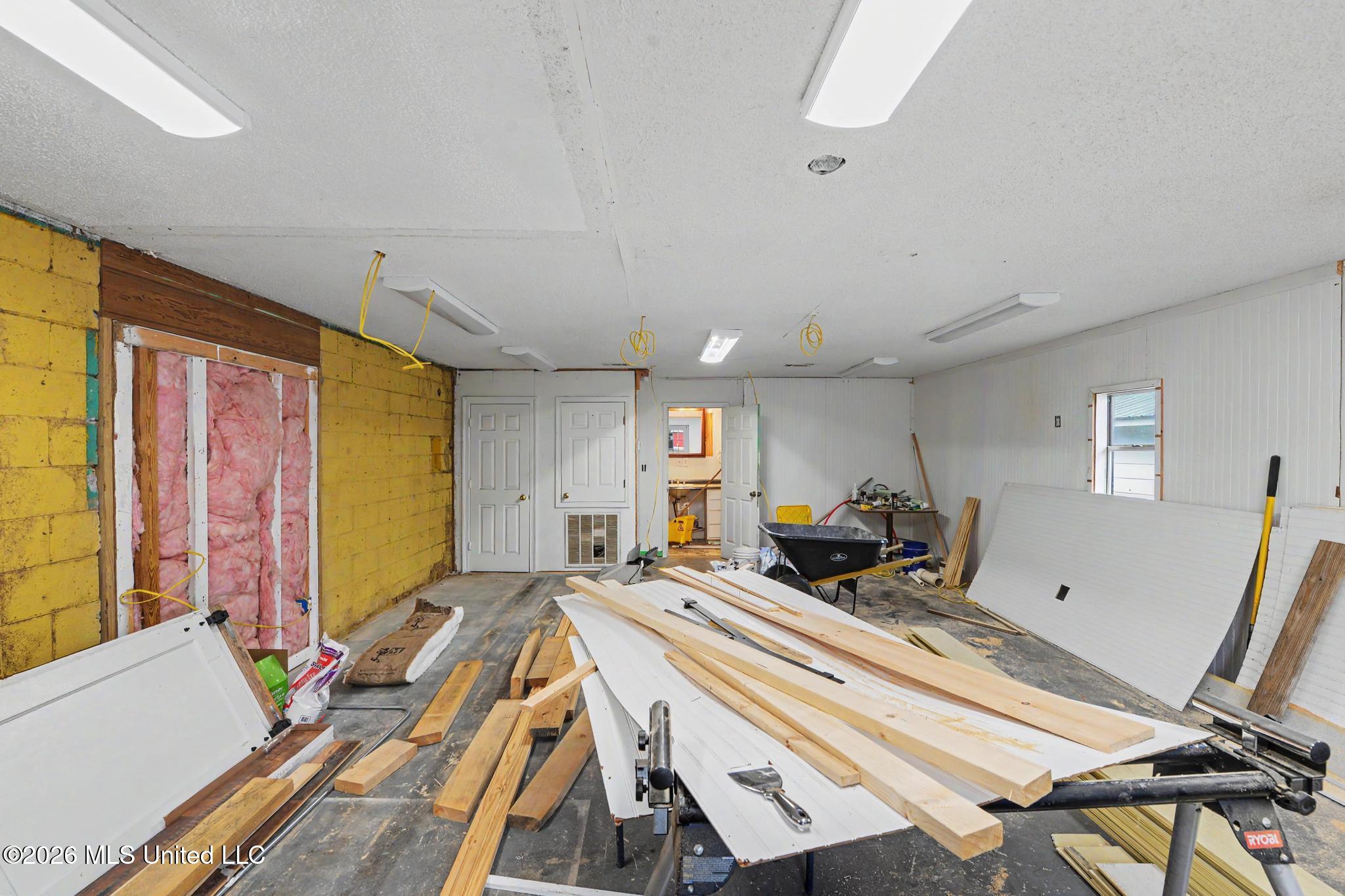 190 River Street Property Photo 15