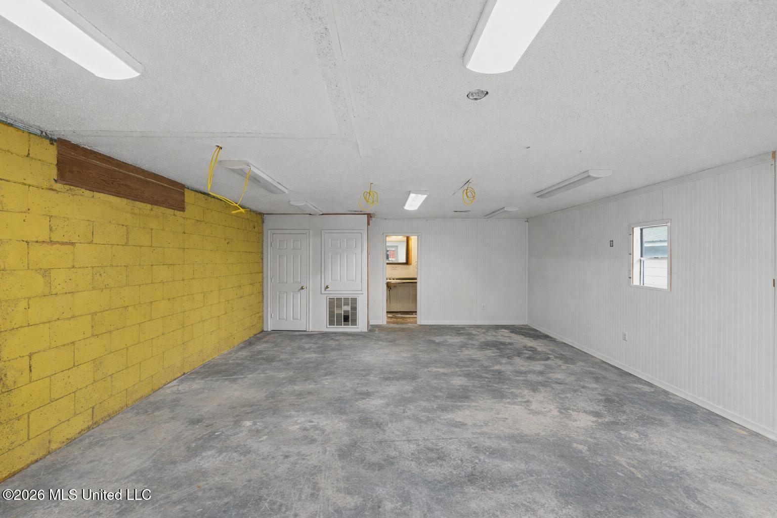 190 River Street Property Photo 16