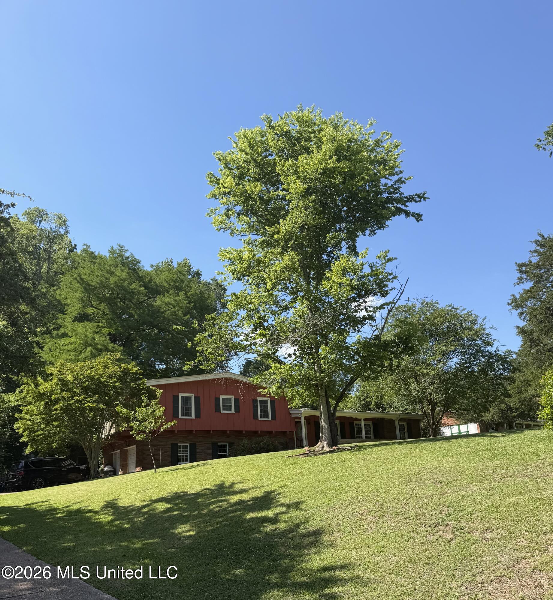 211 Glenwood Drive Property Photo 5