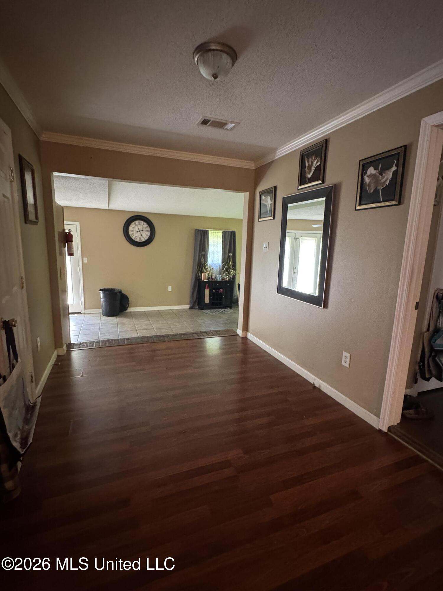 208 11th Street Property Photo 3